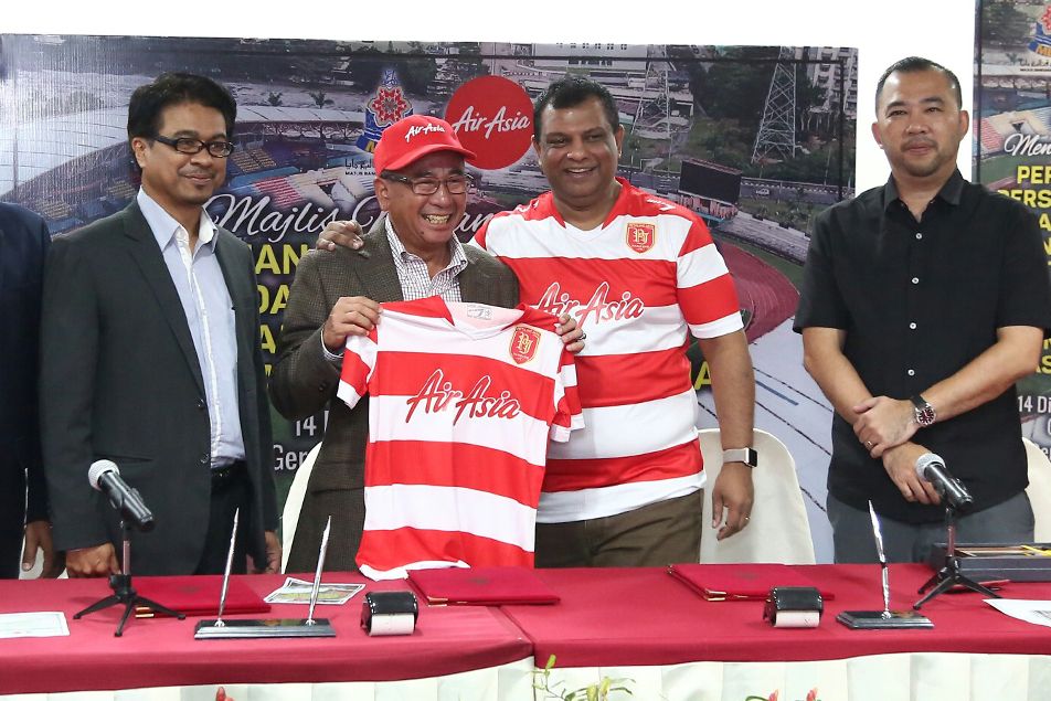 பெட்டாலிங் ஜெயாவில் ஏர் ஆசியாவின் இலவச பேருந்து