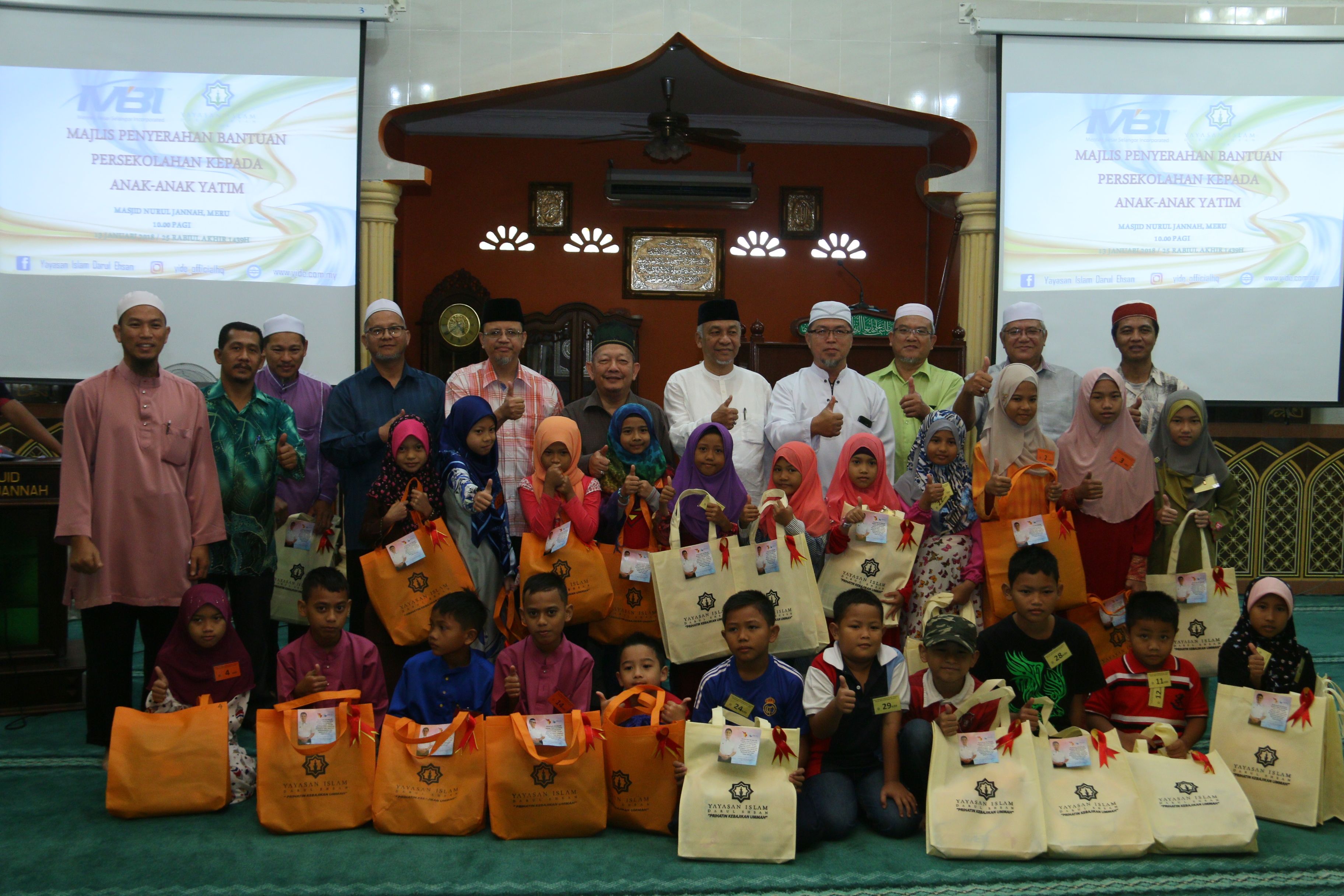 YIDE santuni anak yatim, agih 2,000 baju sekolah