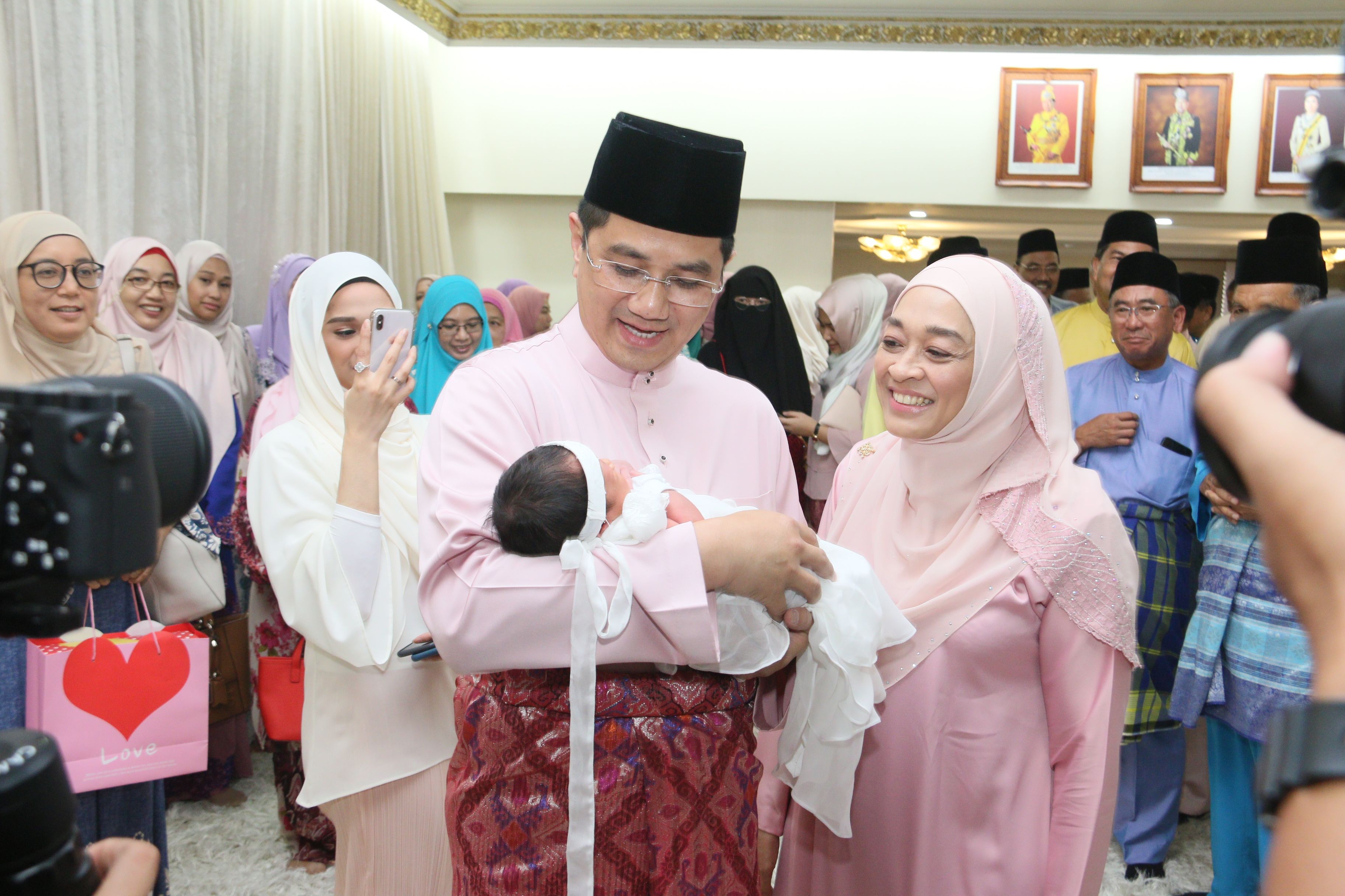 Farah Inayah Rose sinar baru Azmin