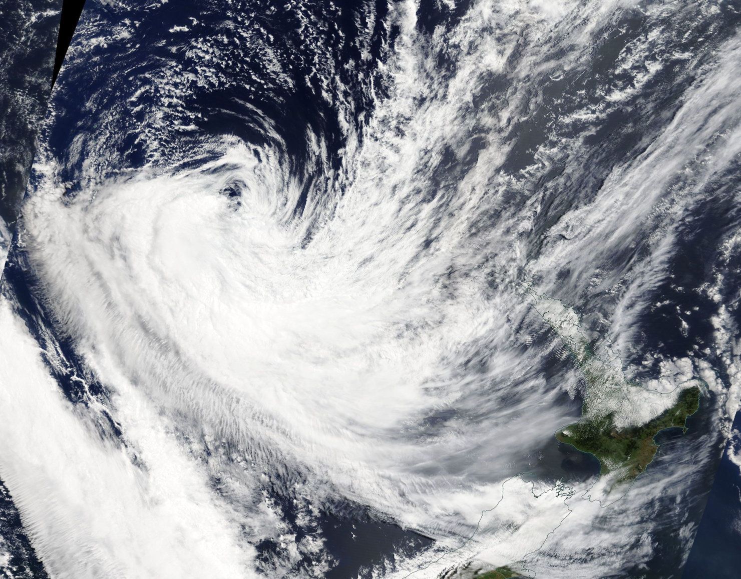 Taufan Fehi: Lebih 600 pelancong terperangkap