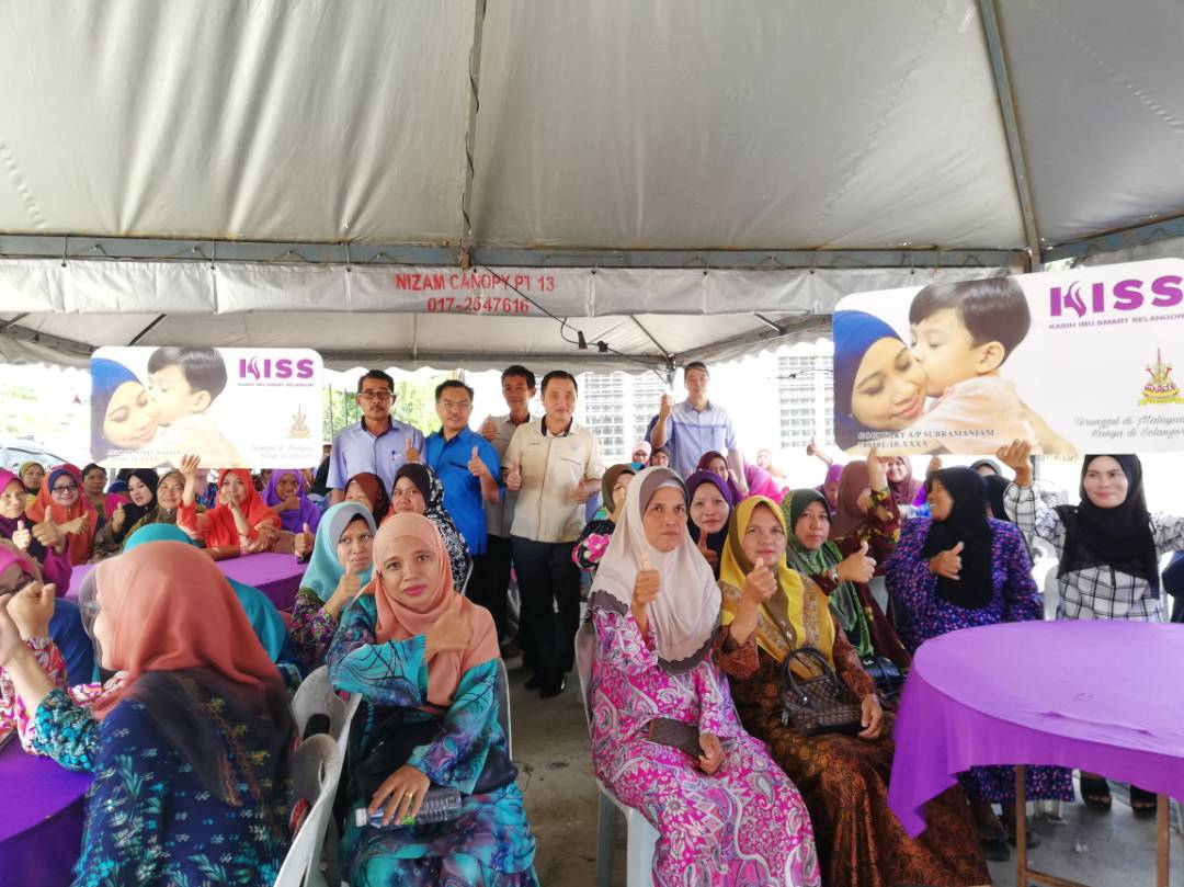 131 wanita DUN Sekinchan terima kad KISS