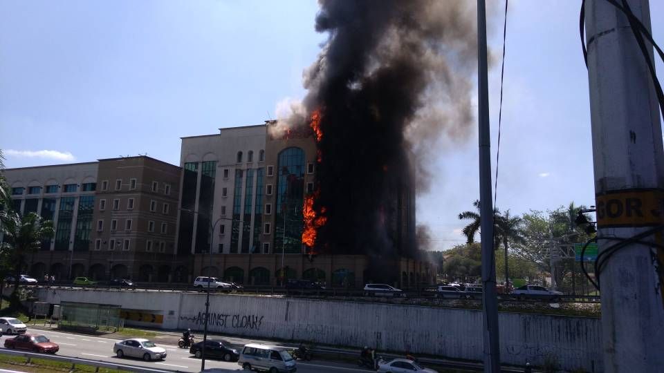 Bomba: Percikan api dipercayai punca kebakaran bangunan KWSP