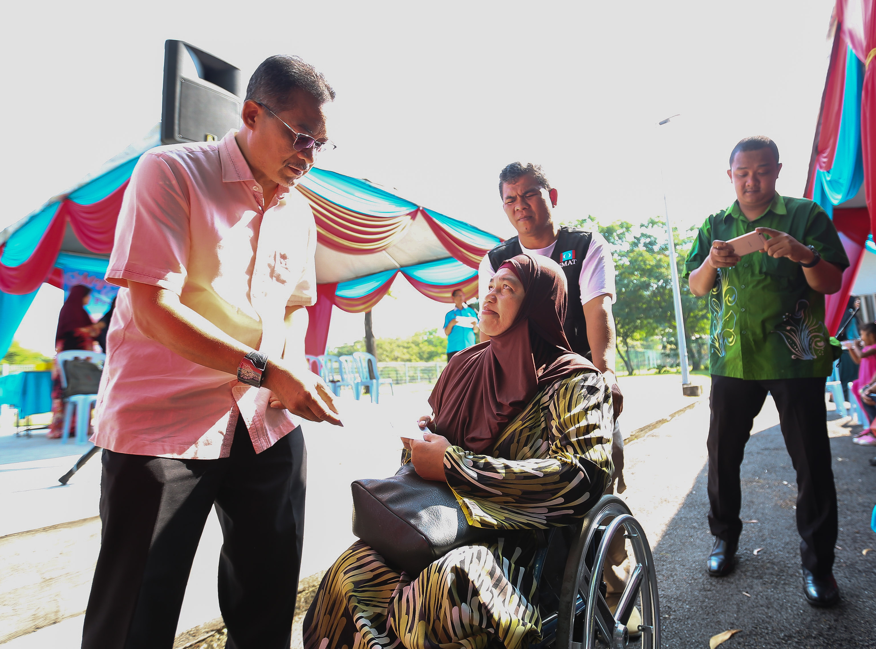 240 golongan ibu terima kad KISS di DUN Sri Muda