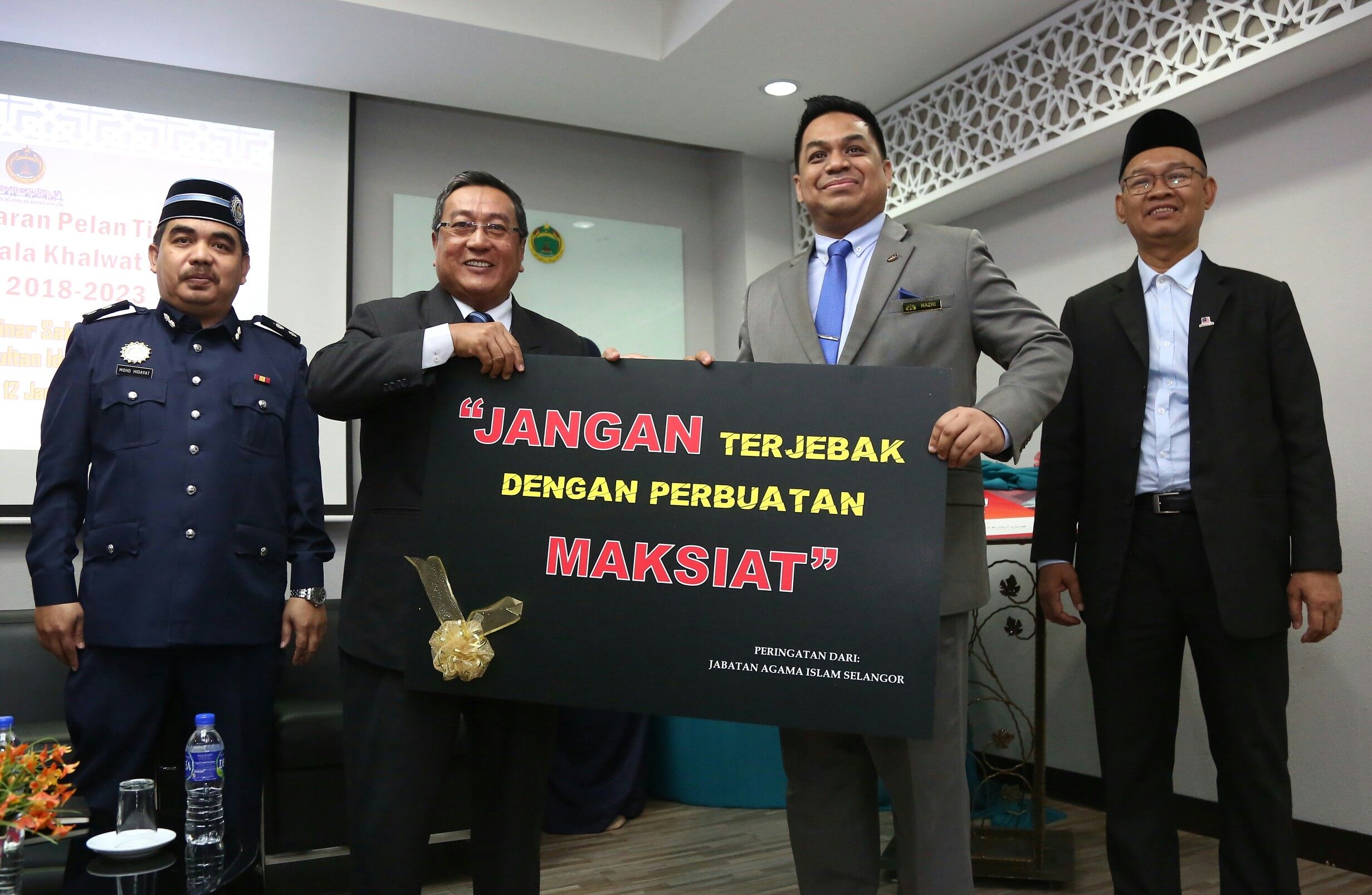 JAIS-MAH tampal pelekat bendung khalwat