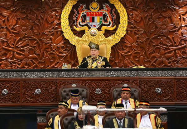 YDPA rasmi pembukaan sidang Parlimen, terakhir sebelum PRU-14