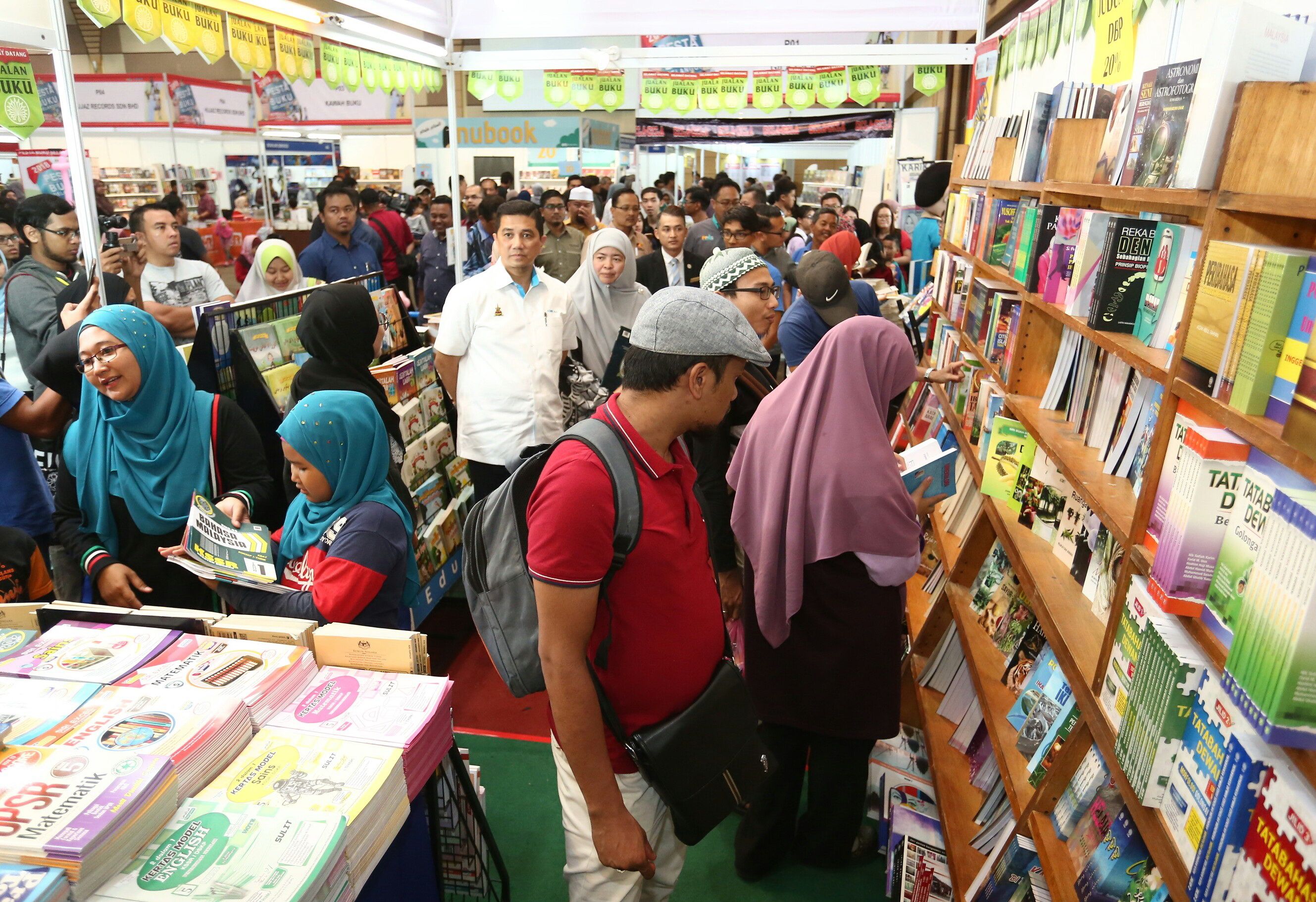 உள்ளூர் படைப்புகளைப் பிறமொழிகளில் மொழிபெயர்ப்பதற்குச் சிறப்பு மானியம் வழங்க அரசுக்கு வலியுறுத்தப்பட்டுள்ளது