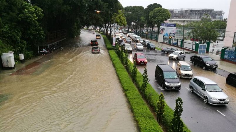 Hujan lebat tiga jam, banjir kilat di Kuching