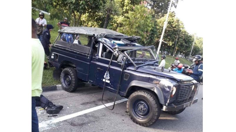 Land Rover terbabas, tujuh anggota polis cedera