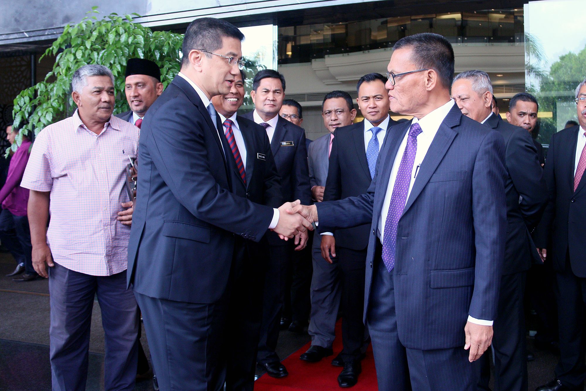 Seloroh dua MB sahabat lama personakan hadirin