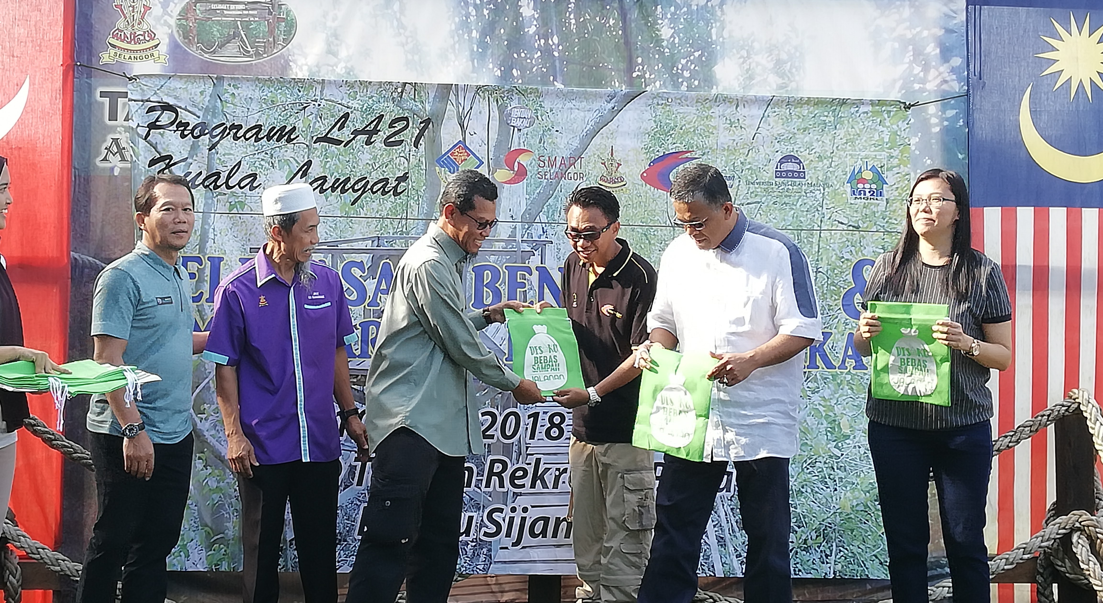 Bendung masalah buang sampah luar tong