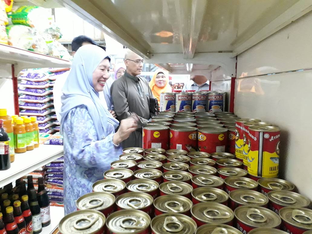 Kedai runcit Wak Adon ada KISS