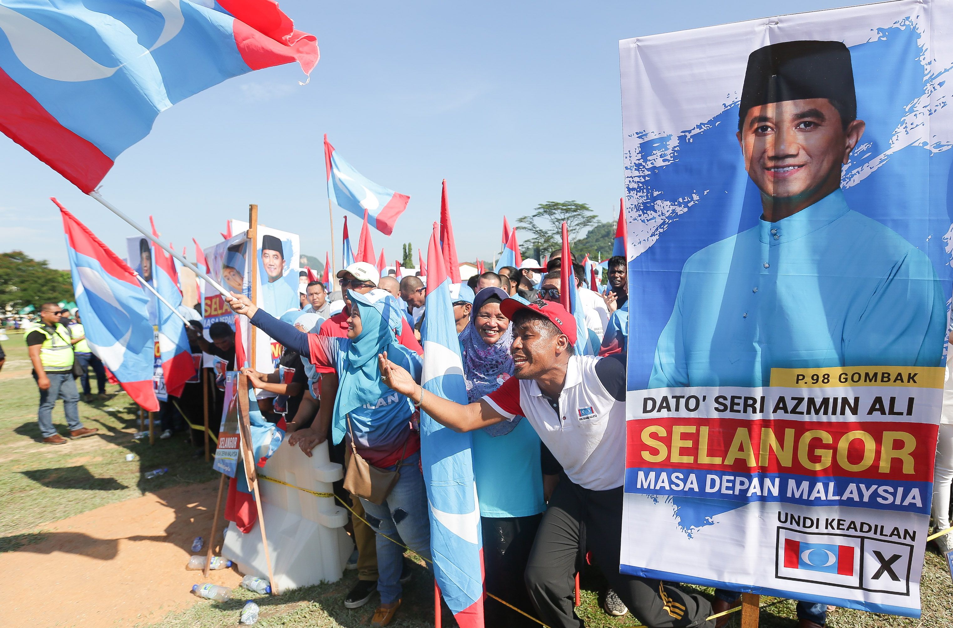 Azwan Ali? Siapa pun boleh bertanding - Azmin