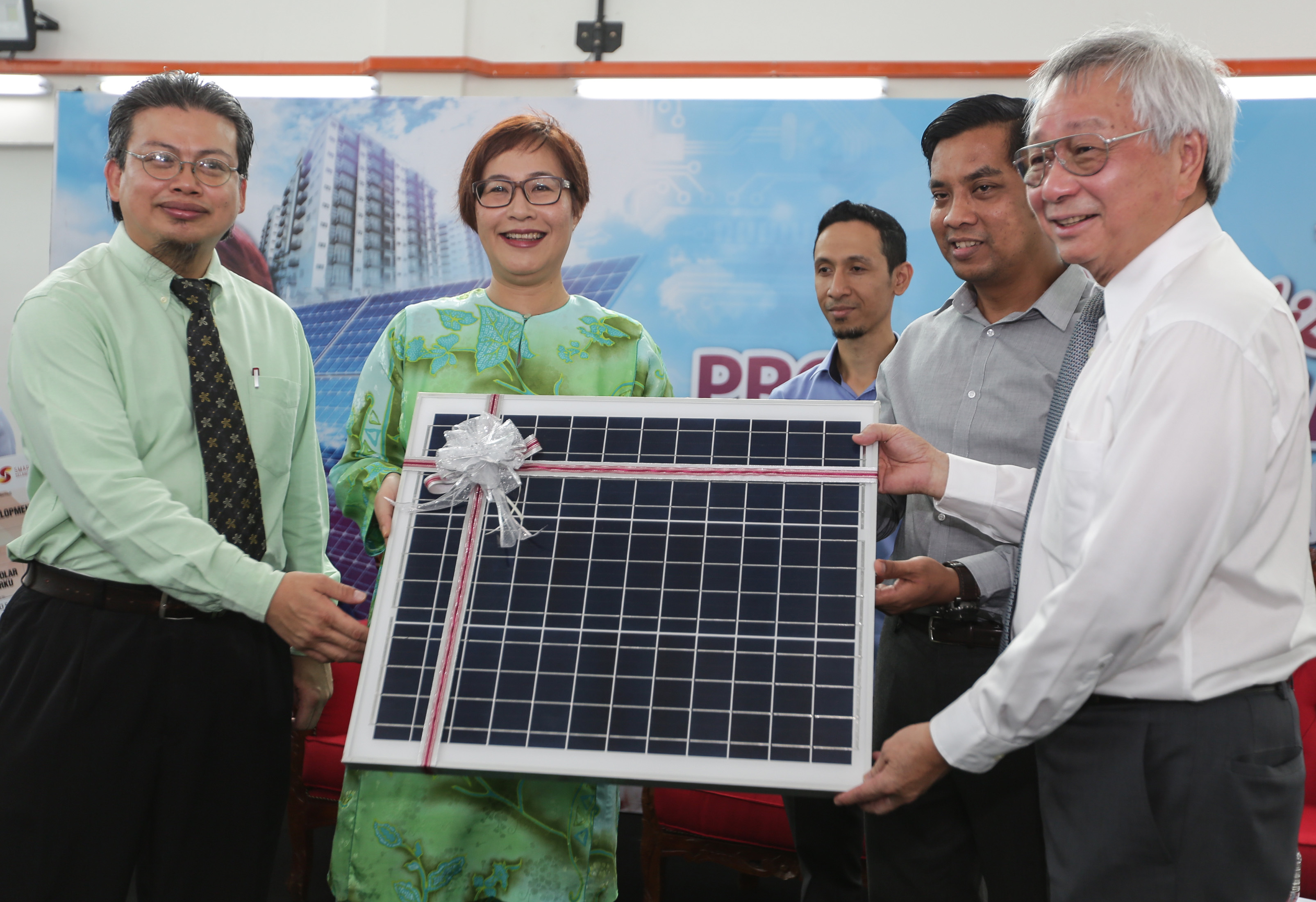 Selangor perintis guna tenaga solar, bantu rakyat kurangkan bil