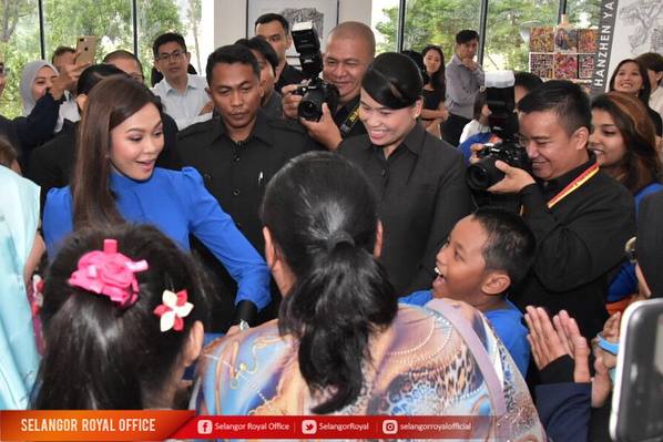 Tengku Permaisuri santuni kanak-kanak Autisme