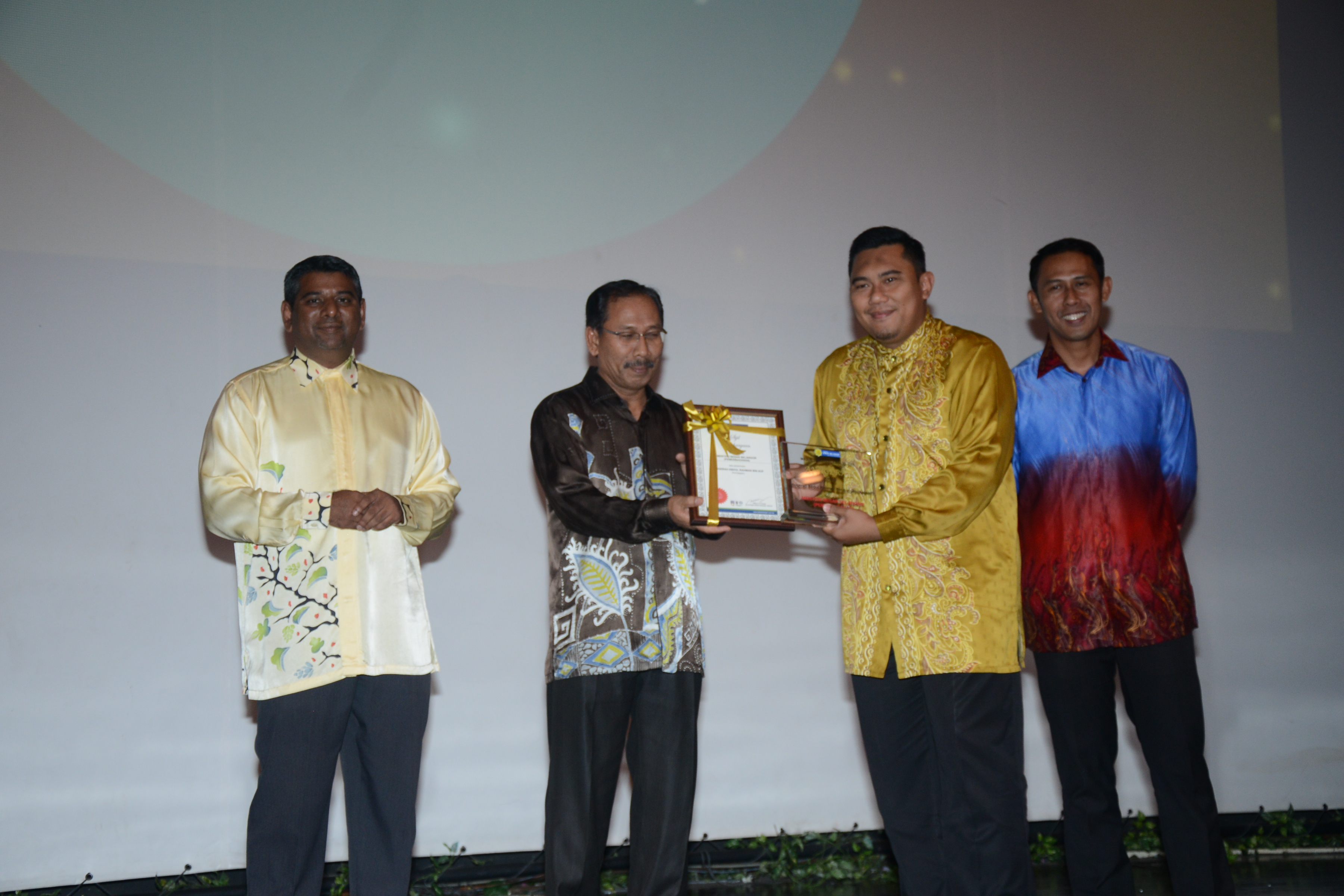 MBI terima Anugerah Abdul Rahman Auf