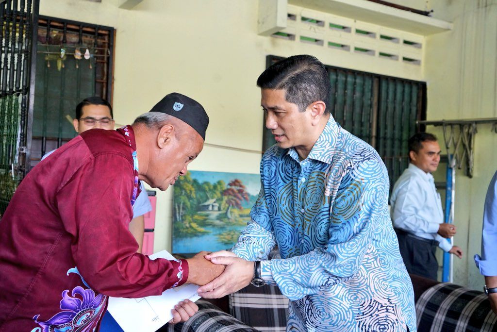 MB tunjuk kasih sayang sesama insan - VKU ATM