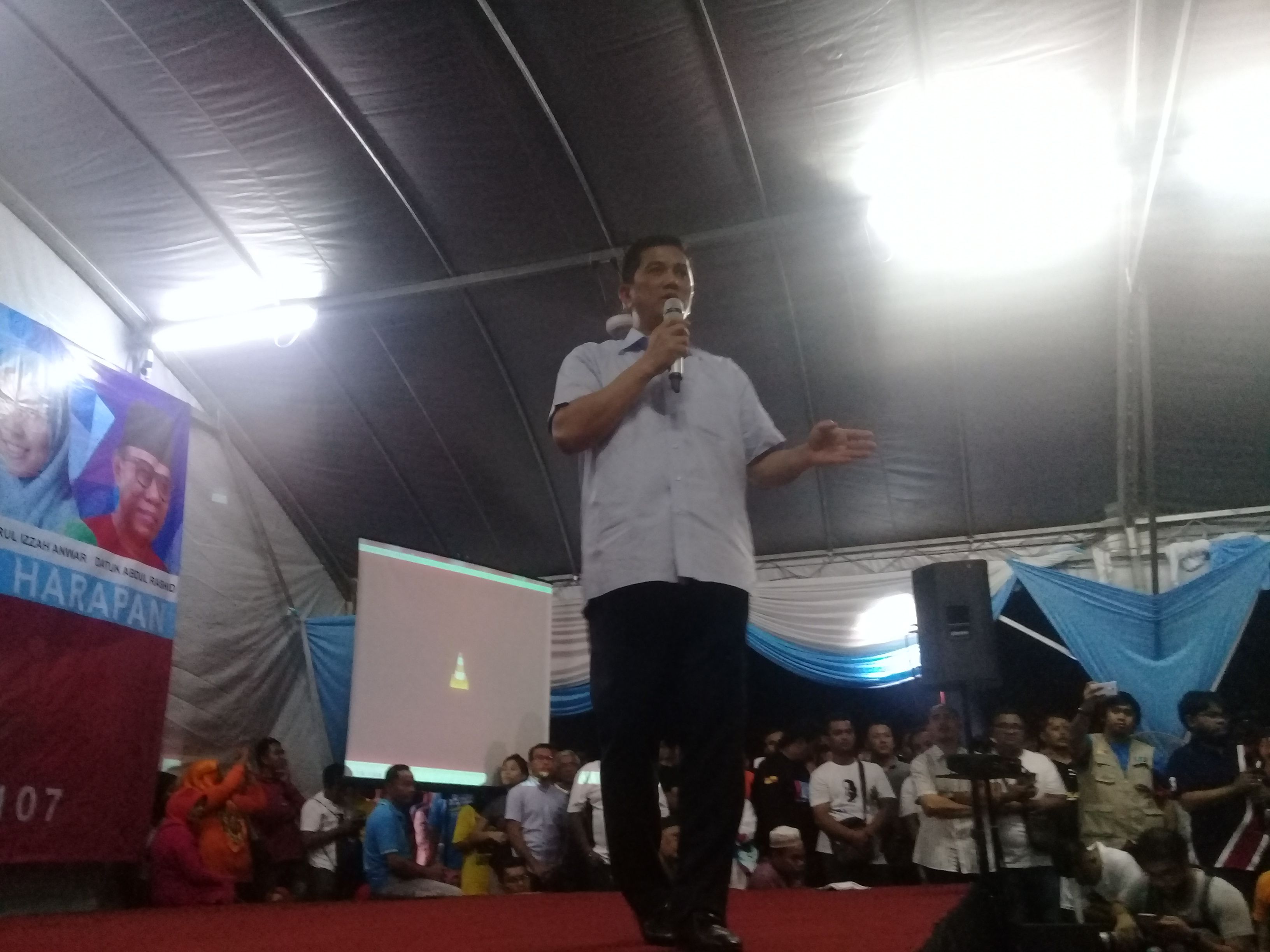 "Najib, dah nak mengundi baru nak ingat pegawai kerajaan"