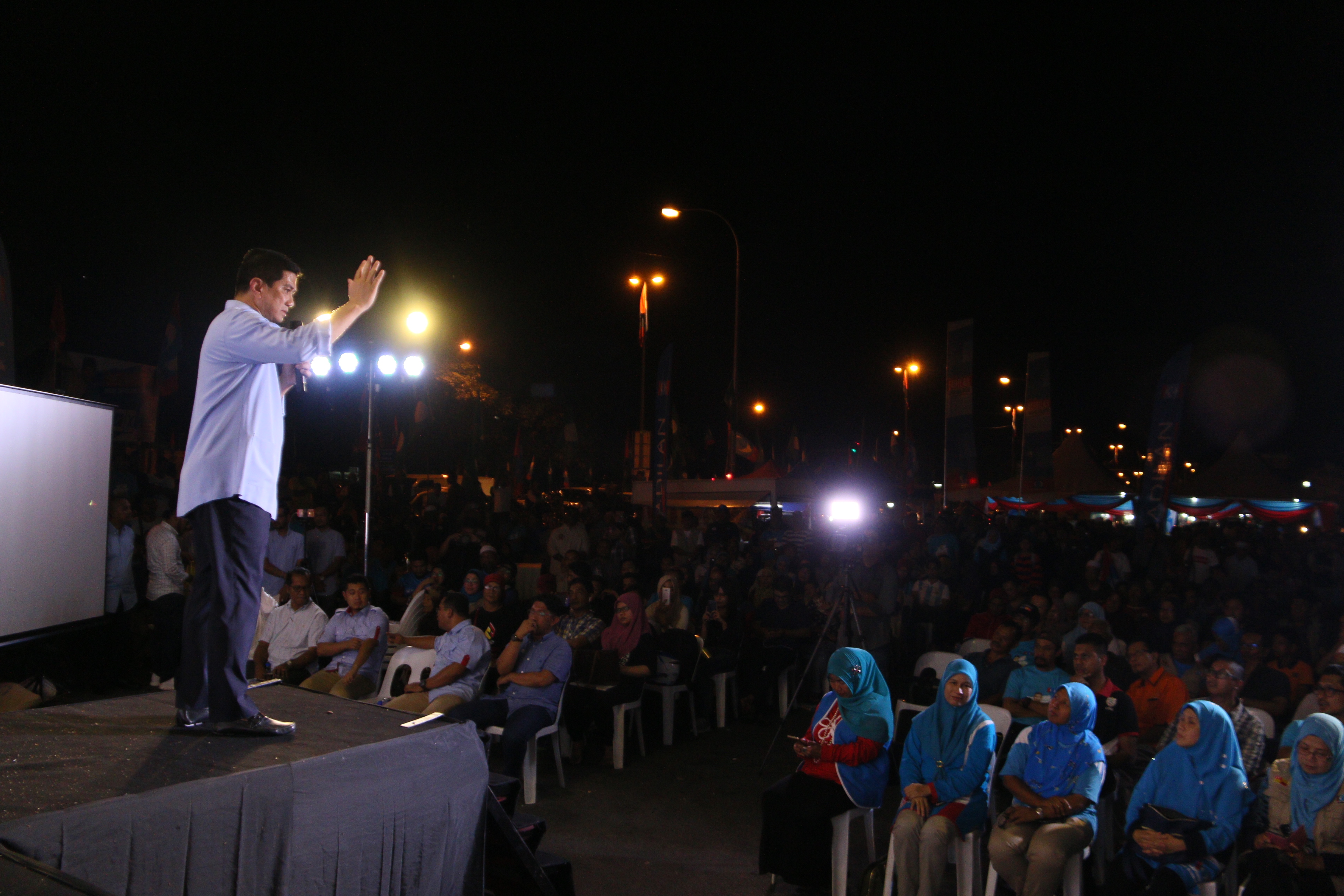 Azmin seru penyokong turun penamaan calon 28 April ini