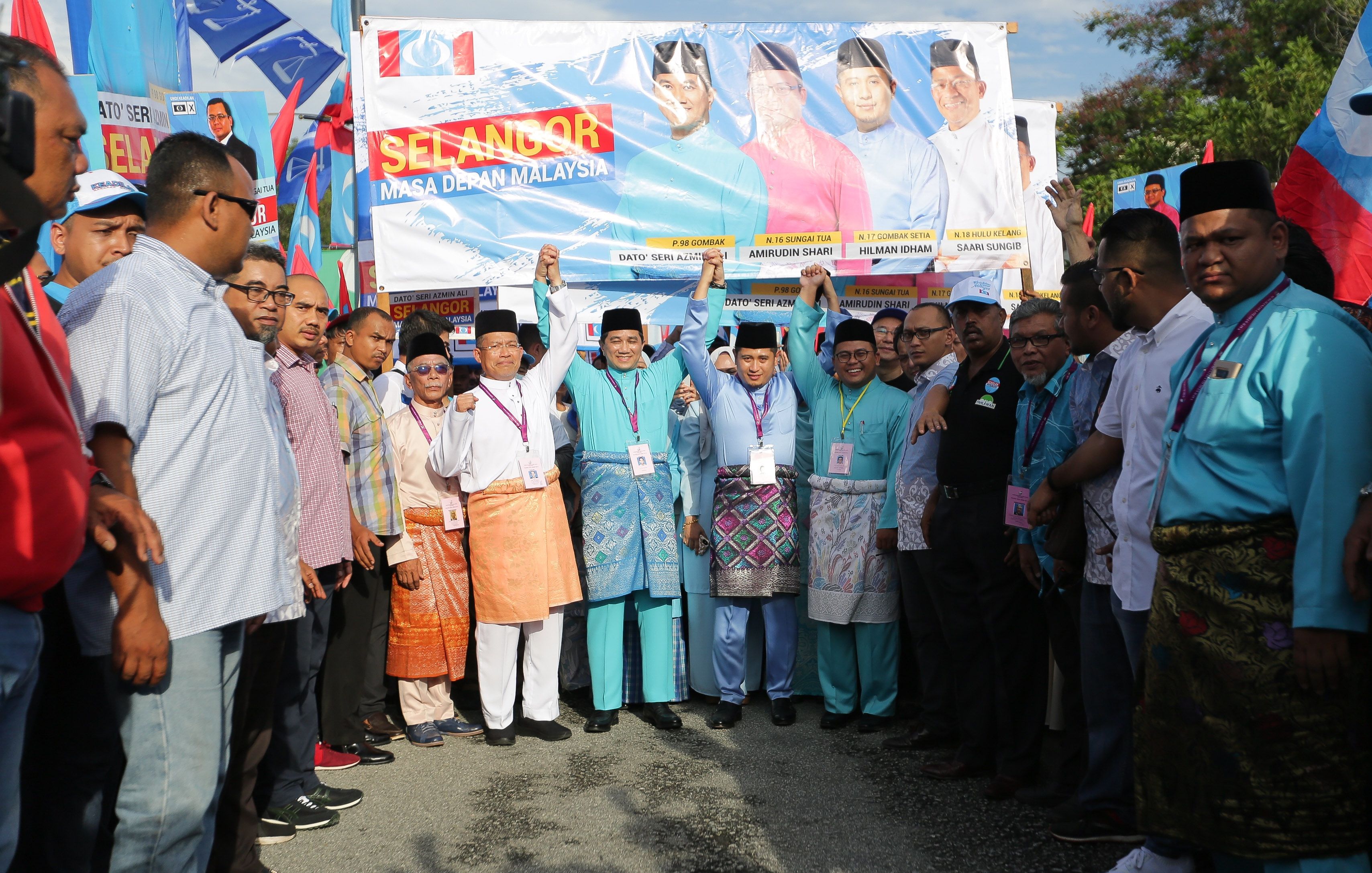 MB serah borang pencalonan, laungan Reformasi sahut calon KEADILAN