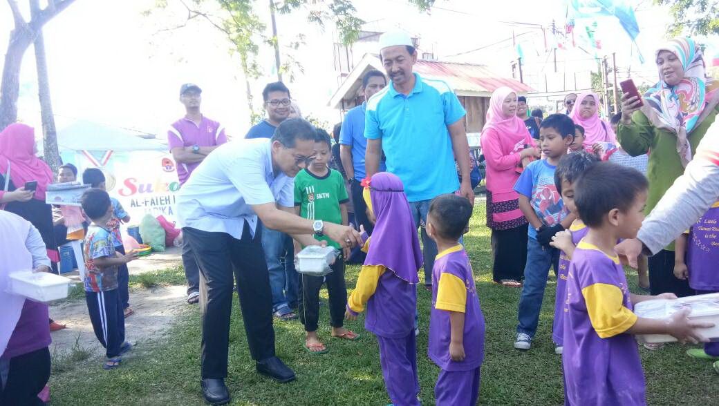 Shuhaimi santuni penduduk Johan Setia, Jalan Kebun