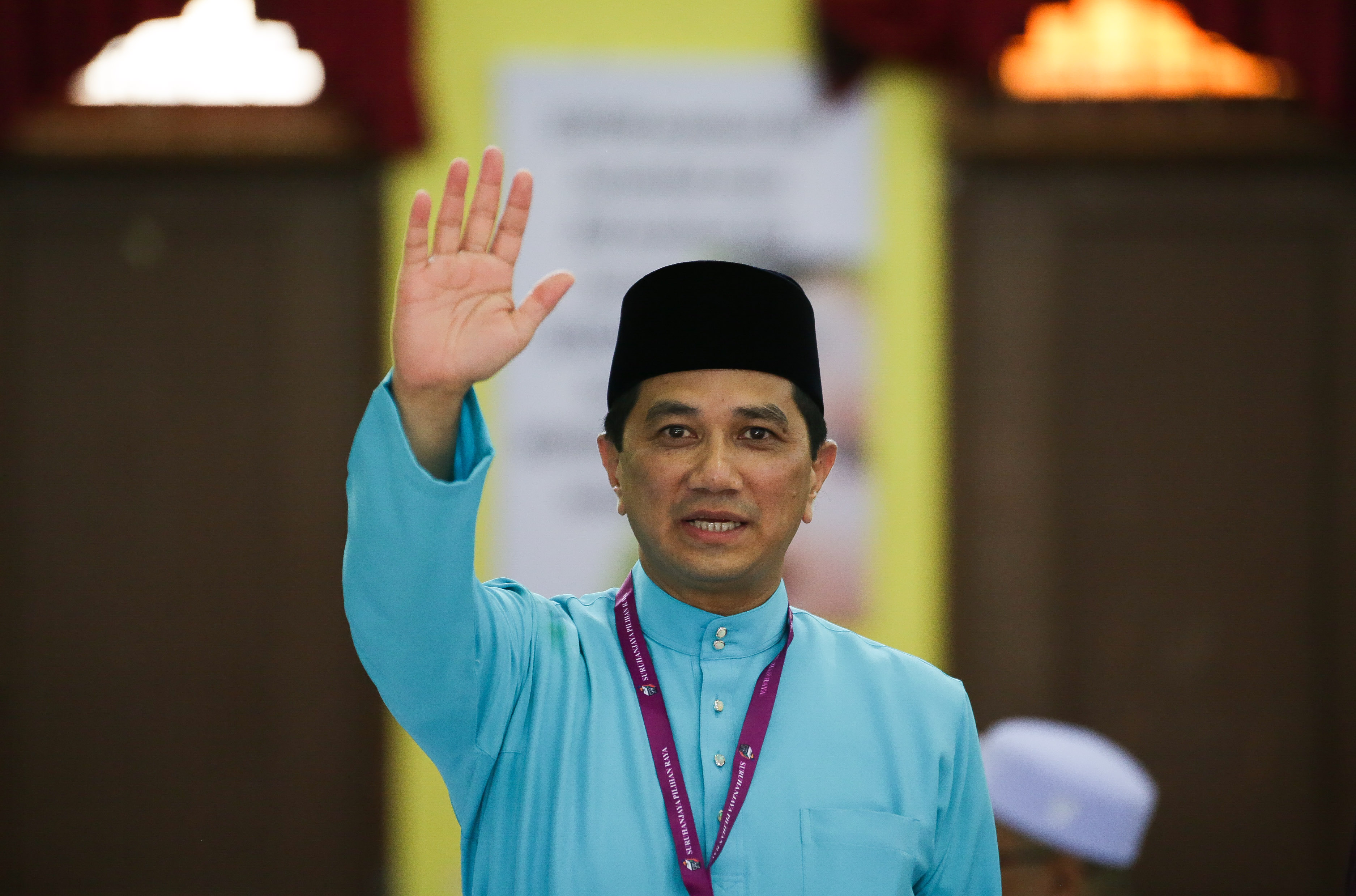 Mohamed Azmin serah borang pencalonan Timbalan Presiden KEADILAN