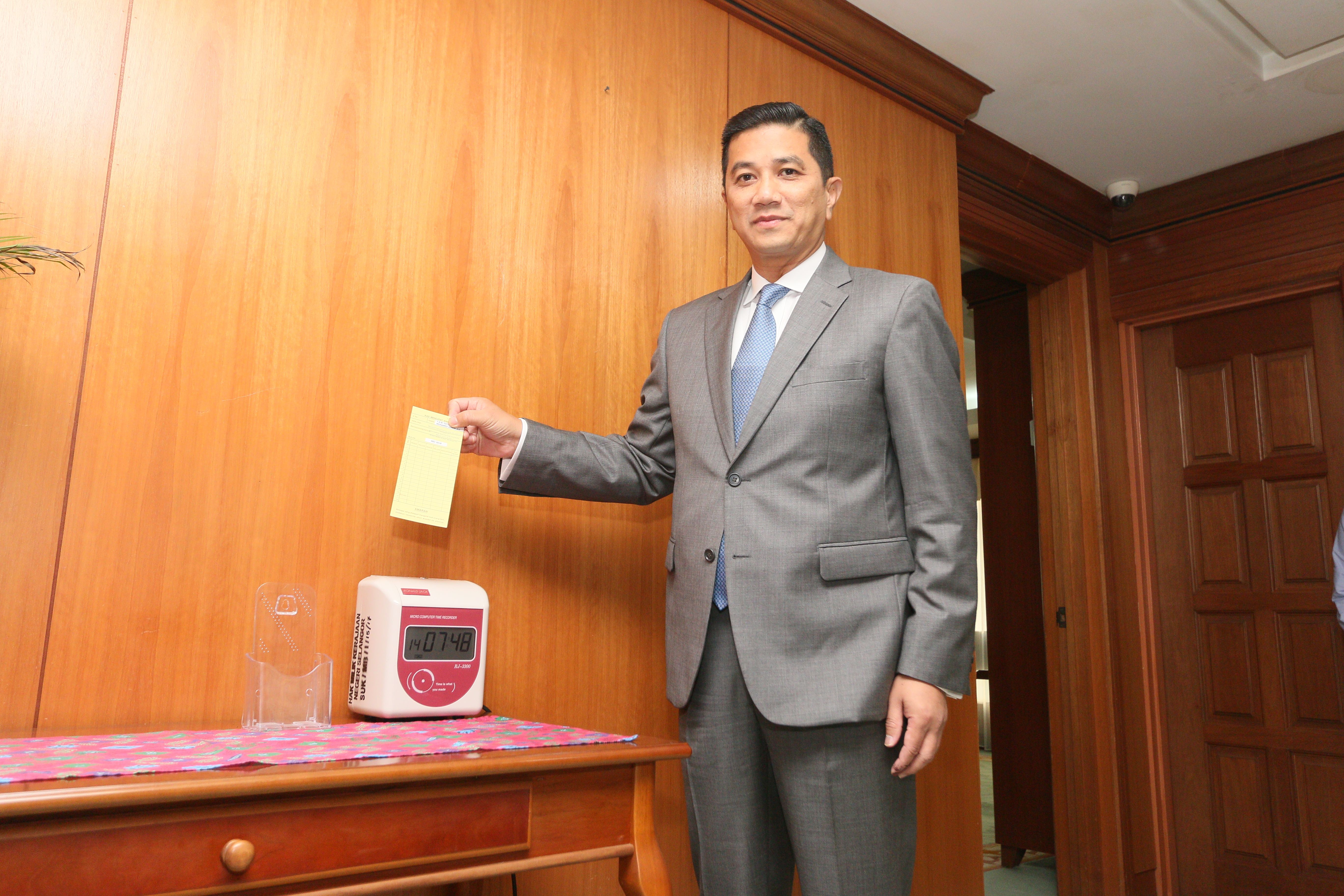 Azmin kembali mula tugas Dato’ Menteri Besar