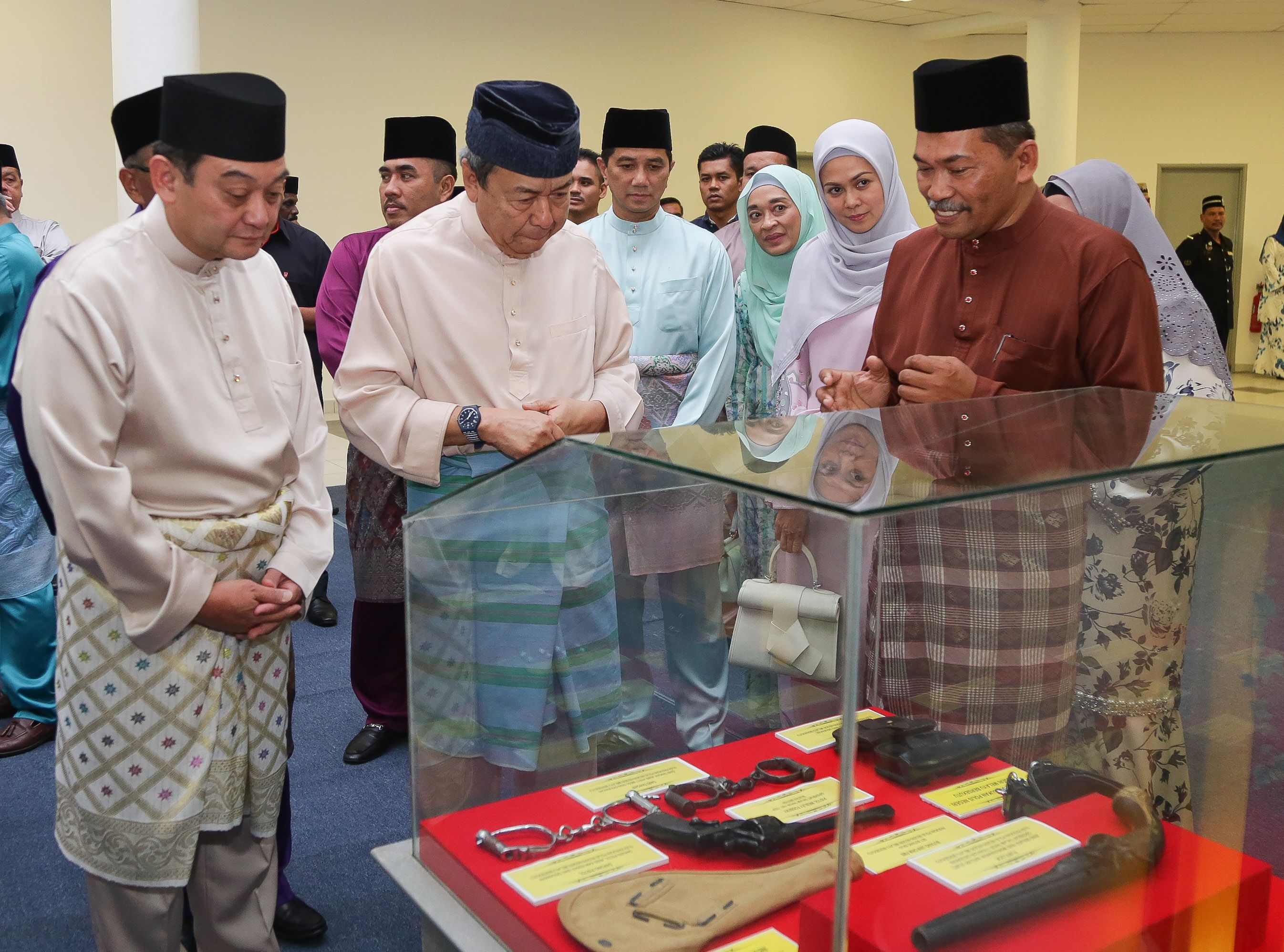 Sultan Selangor berkenan berbuka puasa dengan 500 anggota polis