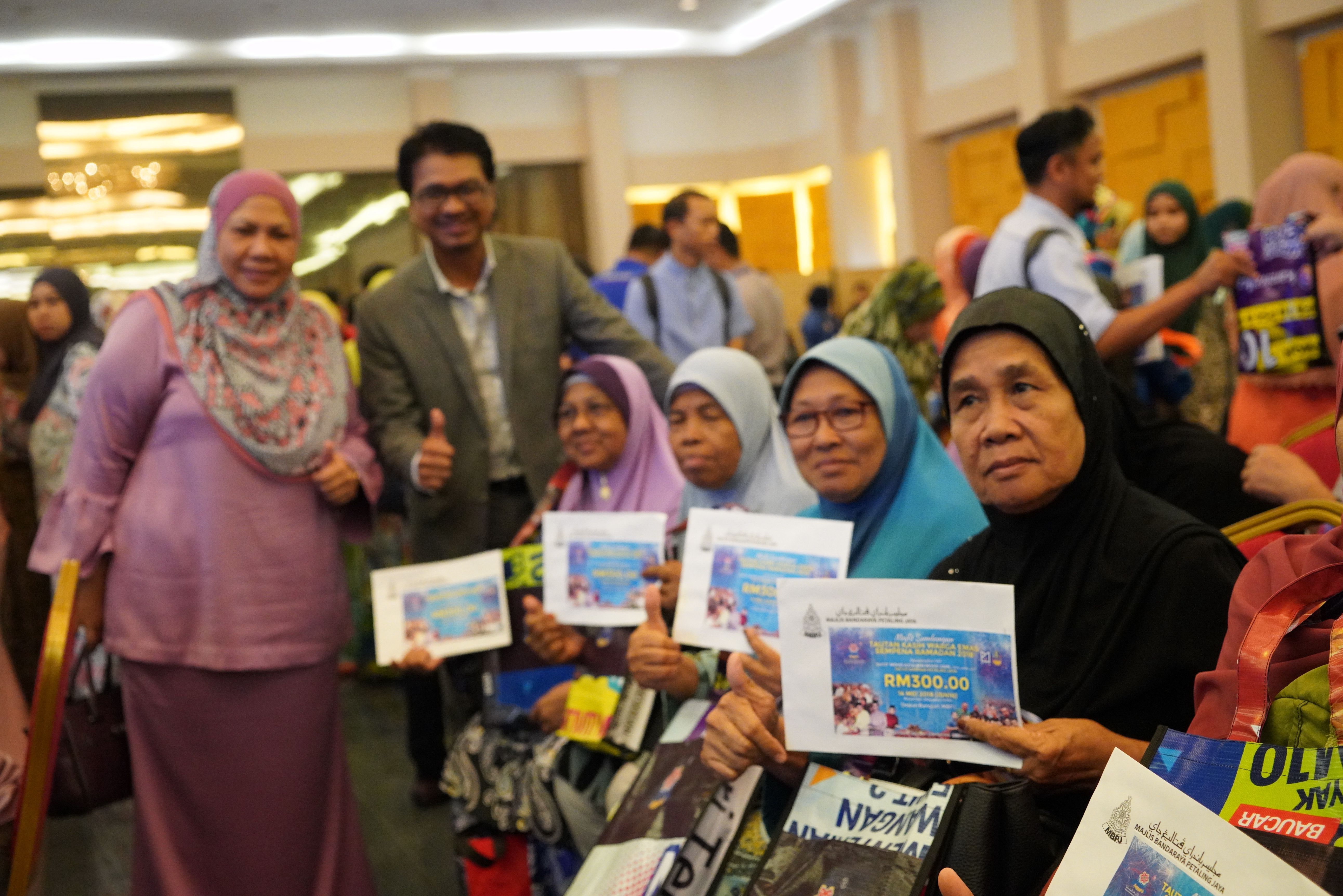 MBPJ serah sumbangan bantu 80 warga emas