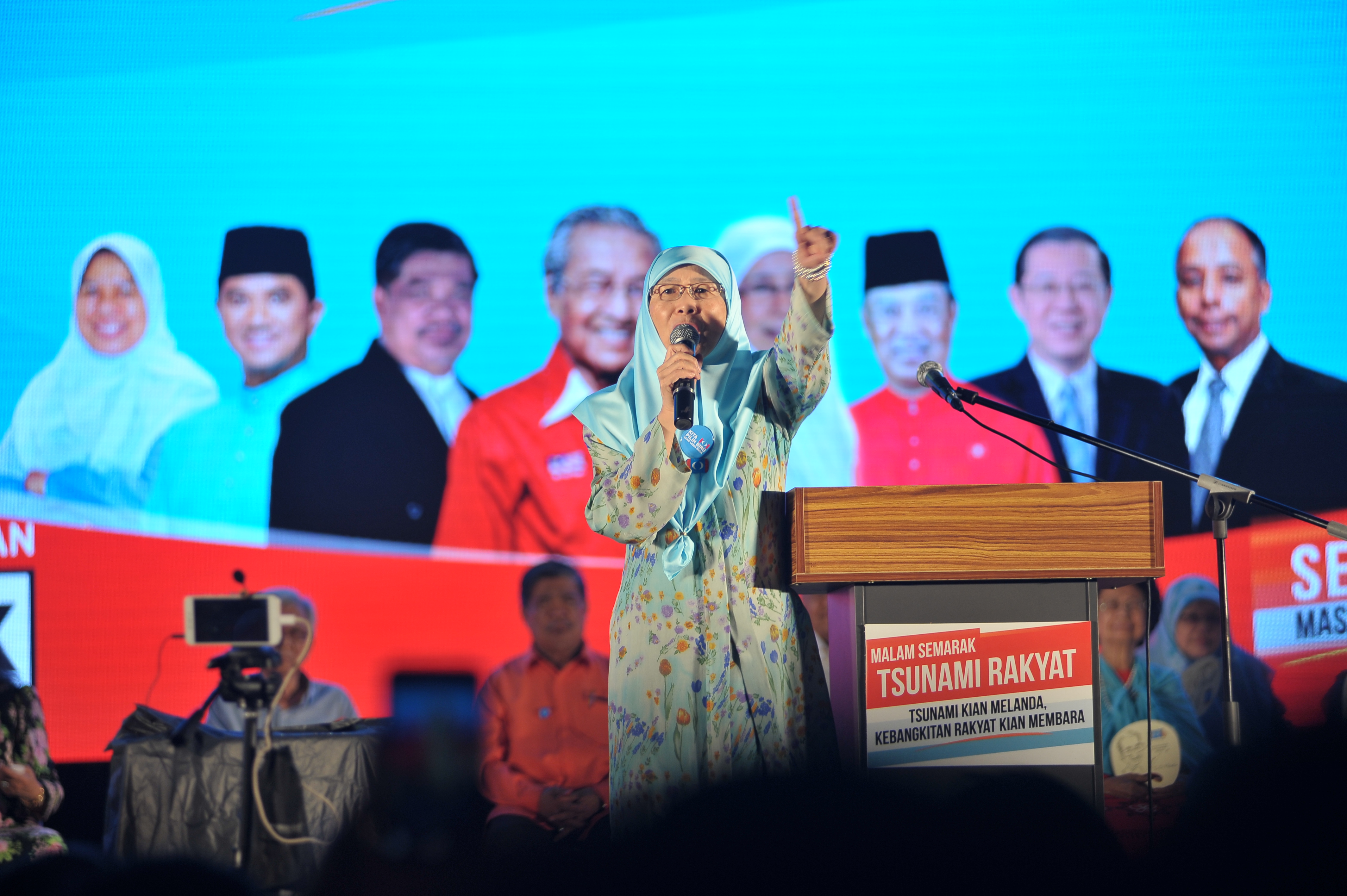Ayuh bersama PAKATAN selamatkan Malaysia - Wan Azizah
