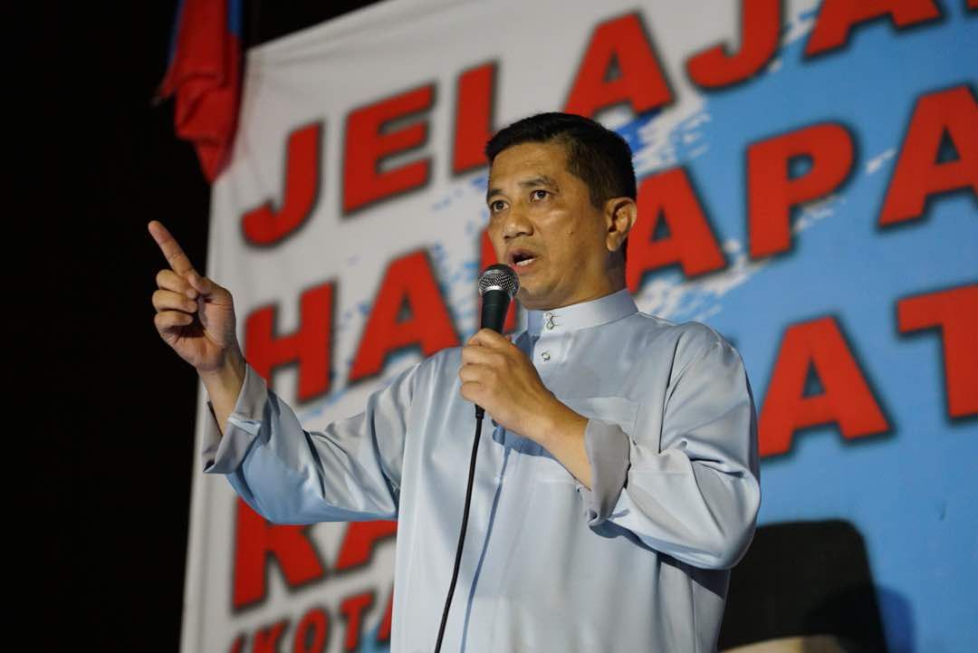 Malam 9 Mei, Azmin tunggu di KLIA