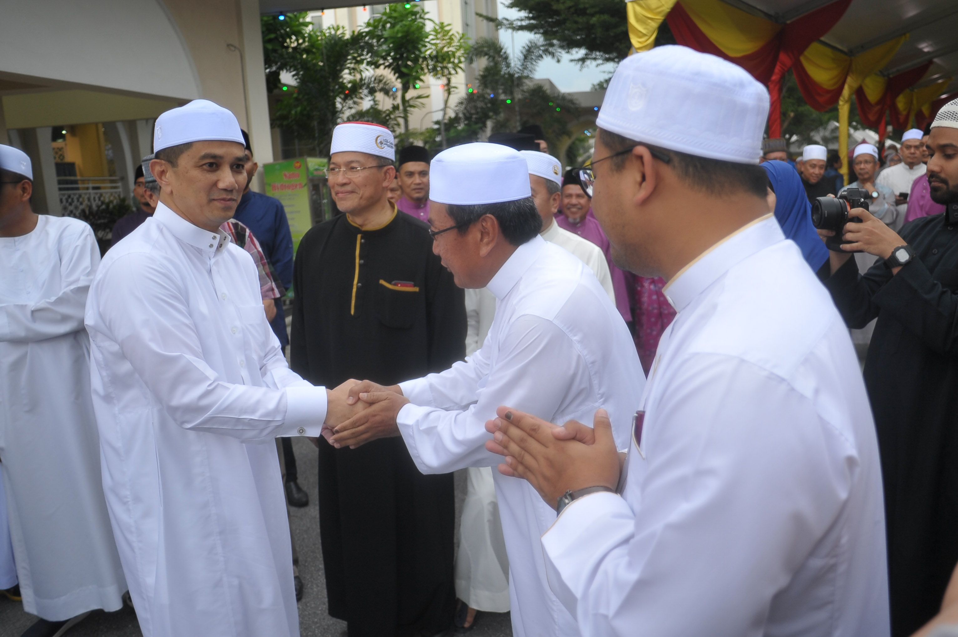 Sibuk di Putrajaya, Azmin tetap ke Gombak