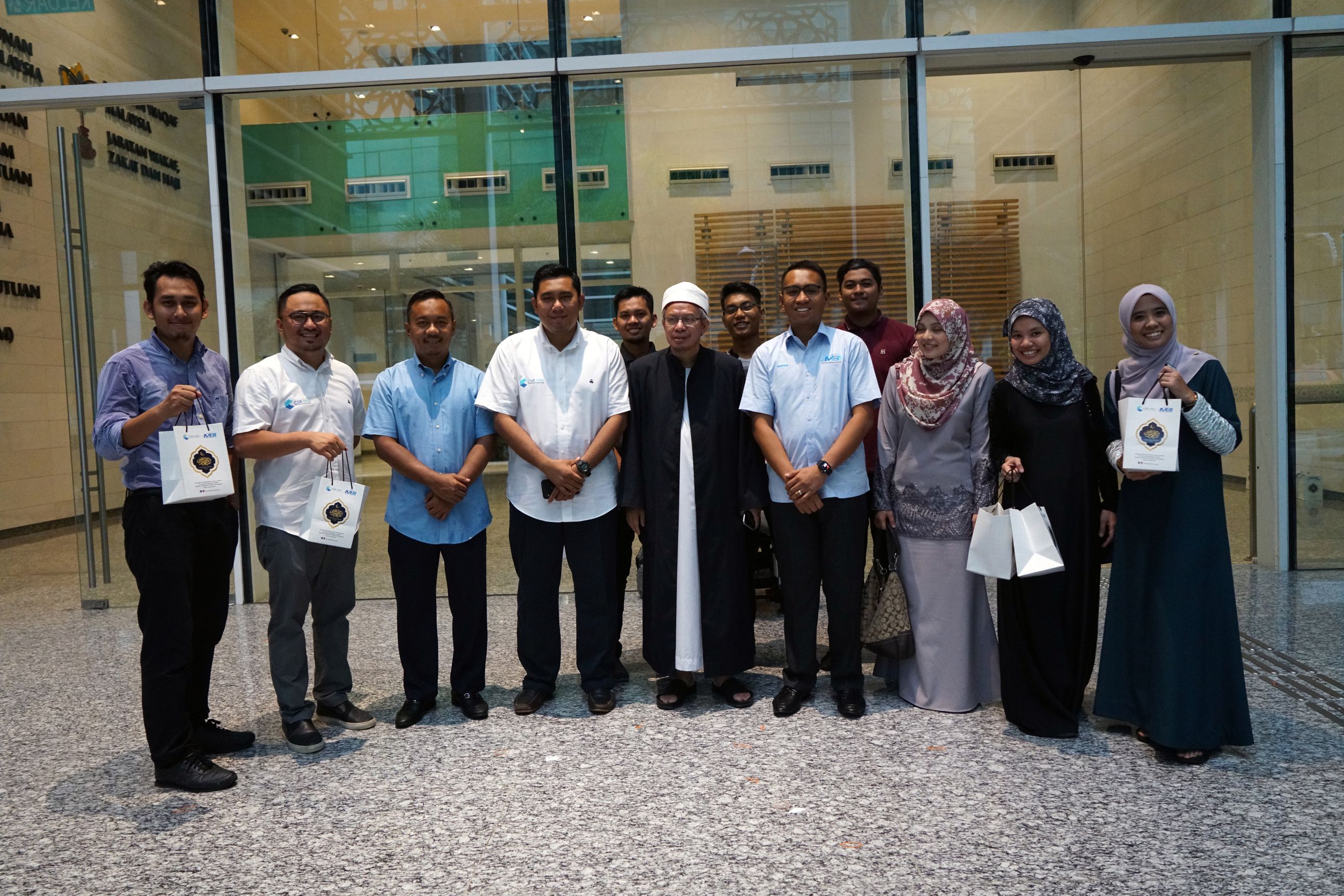 MBI agih bubur lambuk di Putrajaya