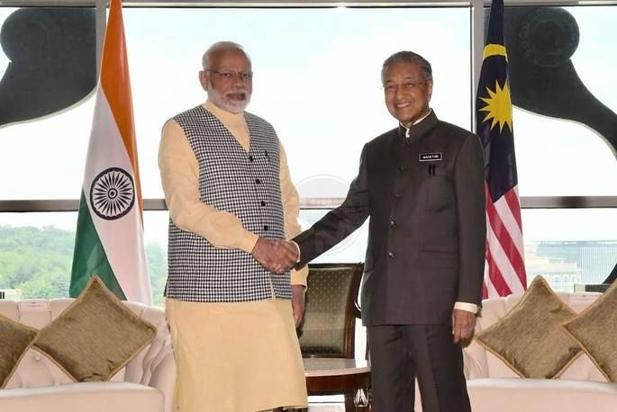 பிரதமர் துன் மகாதீருக்கு மோடி வாழ்த்து – மரியாதை நிமித்தமாய் சந்தித்தார் !!