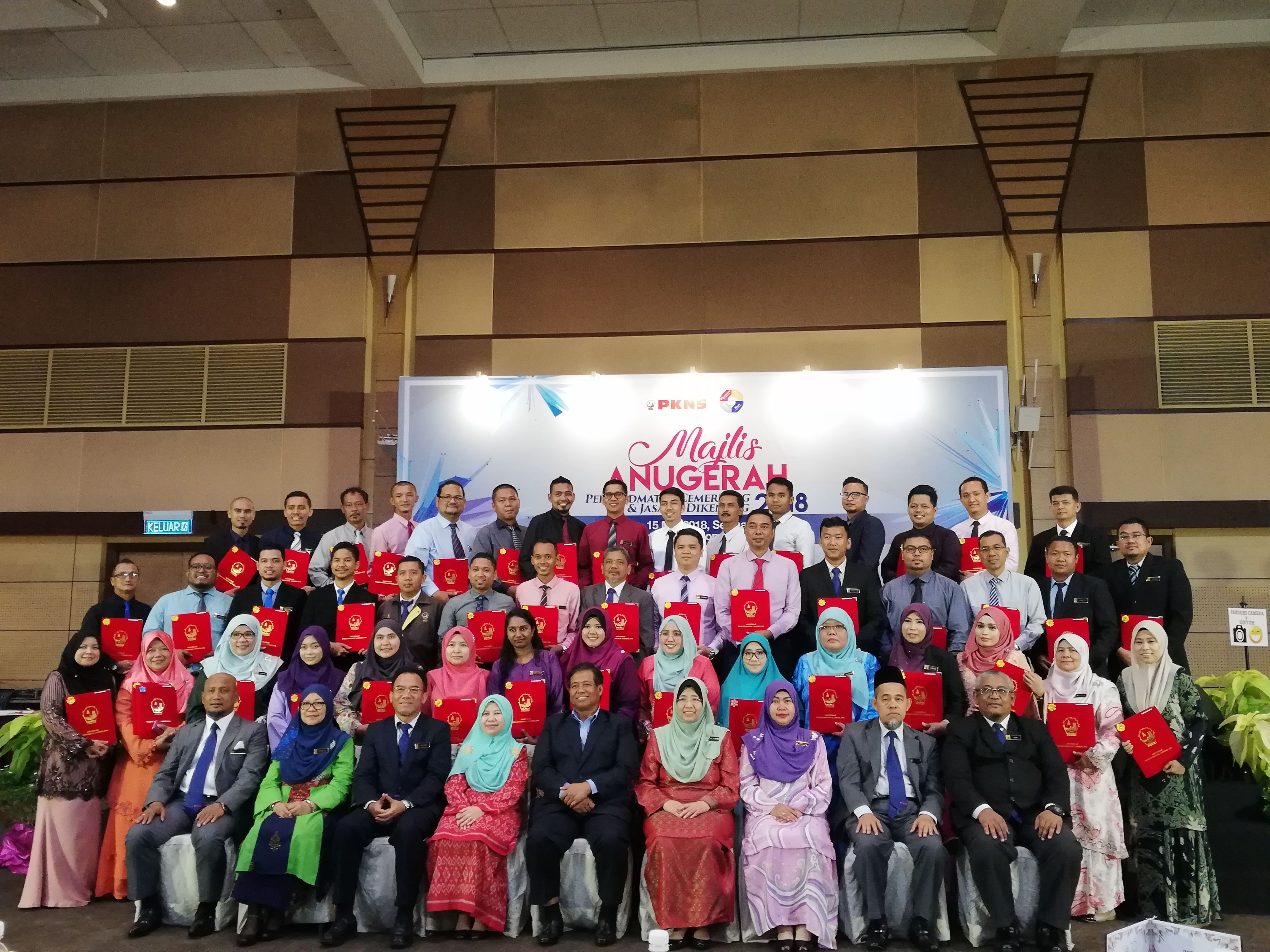 84 warga kerja PKNS terima Anugerah Perkhidmatan Cemerlang