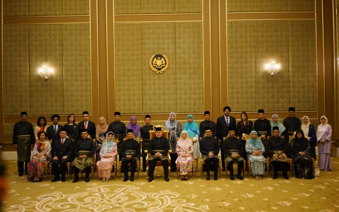 Azmin, Wan Azizah dan 11 yang lain sah Menteri Persekutuan