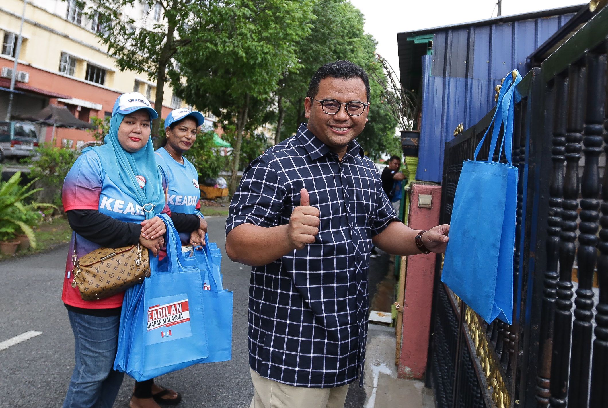 'Tuk, Tuk, Tuk...' gaya kempen Calon PAKATAN N16 Sungai Tua