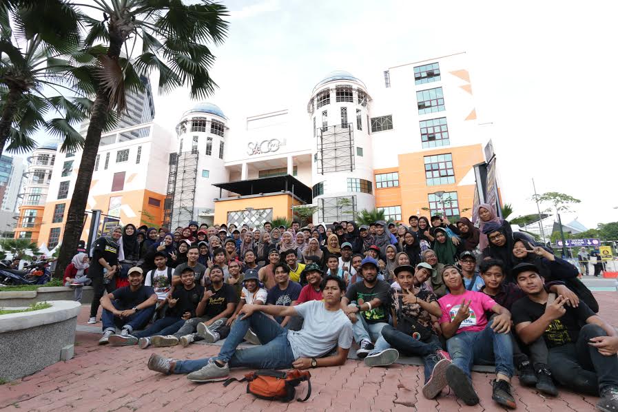 200 pelajar UiTM berkarya cantikkan SACC Walk