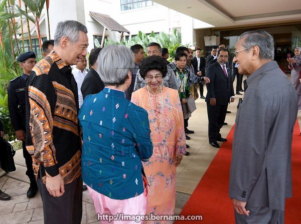 PM Singapura Hsien Loong kunjungi Dr Mahathir di Putrajaya