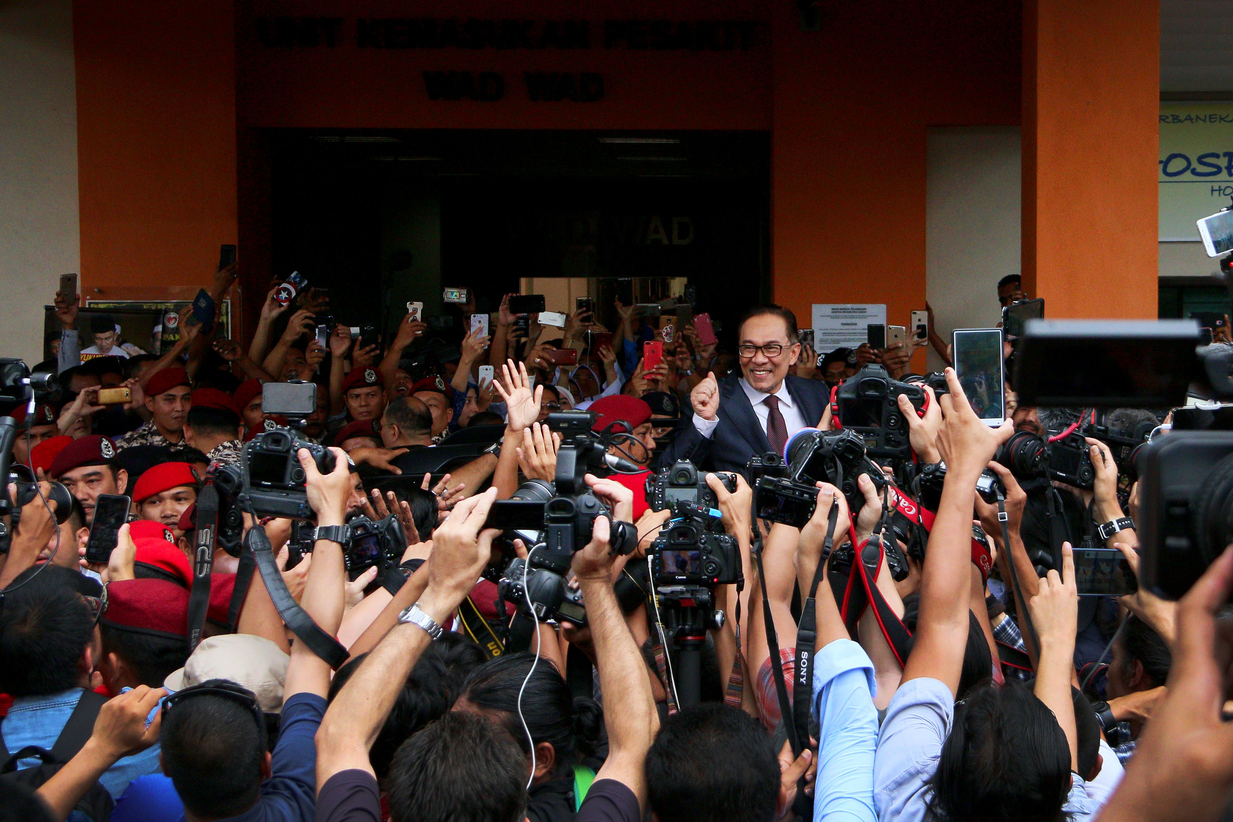 Saya bebas tanpa syarat - Anwar