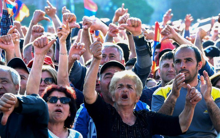 Penunjuk perasaan lumpuhkan ibu kota Armenia