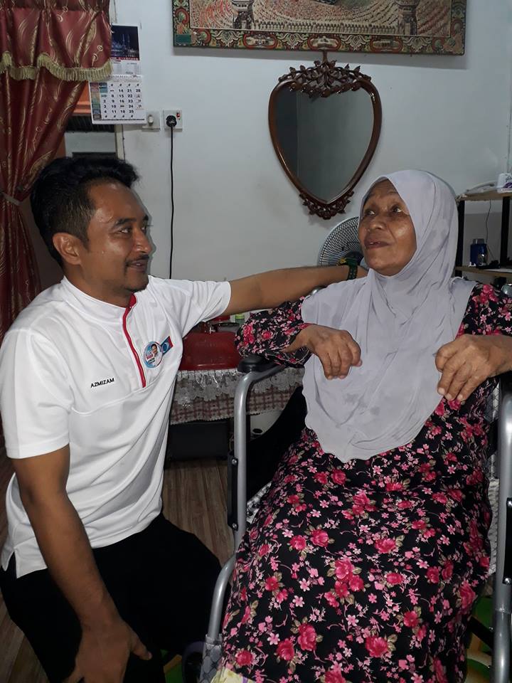 Biru muda pilihan hati Saupiah