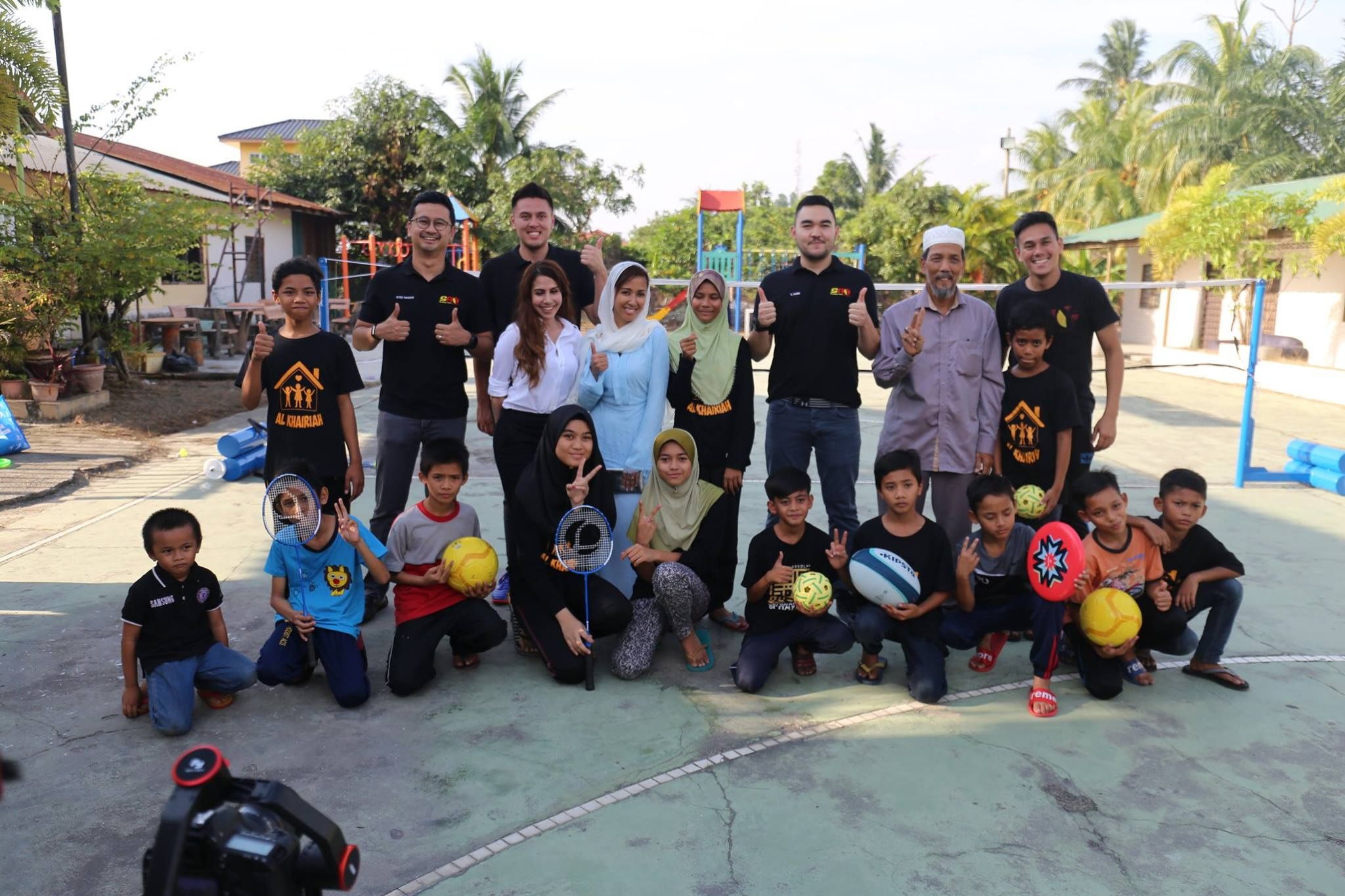 Penghuni Rumah Anak Yatim Al Khairiyah ceria dirai kerabat diraja