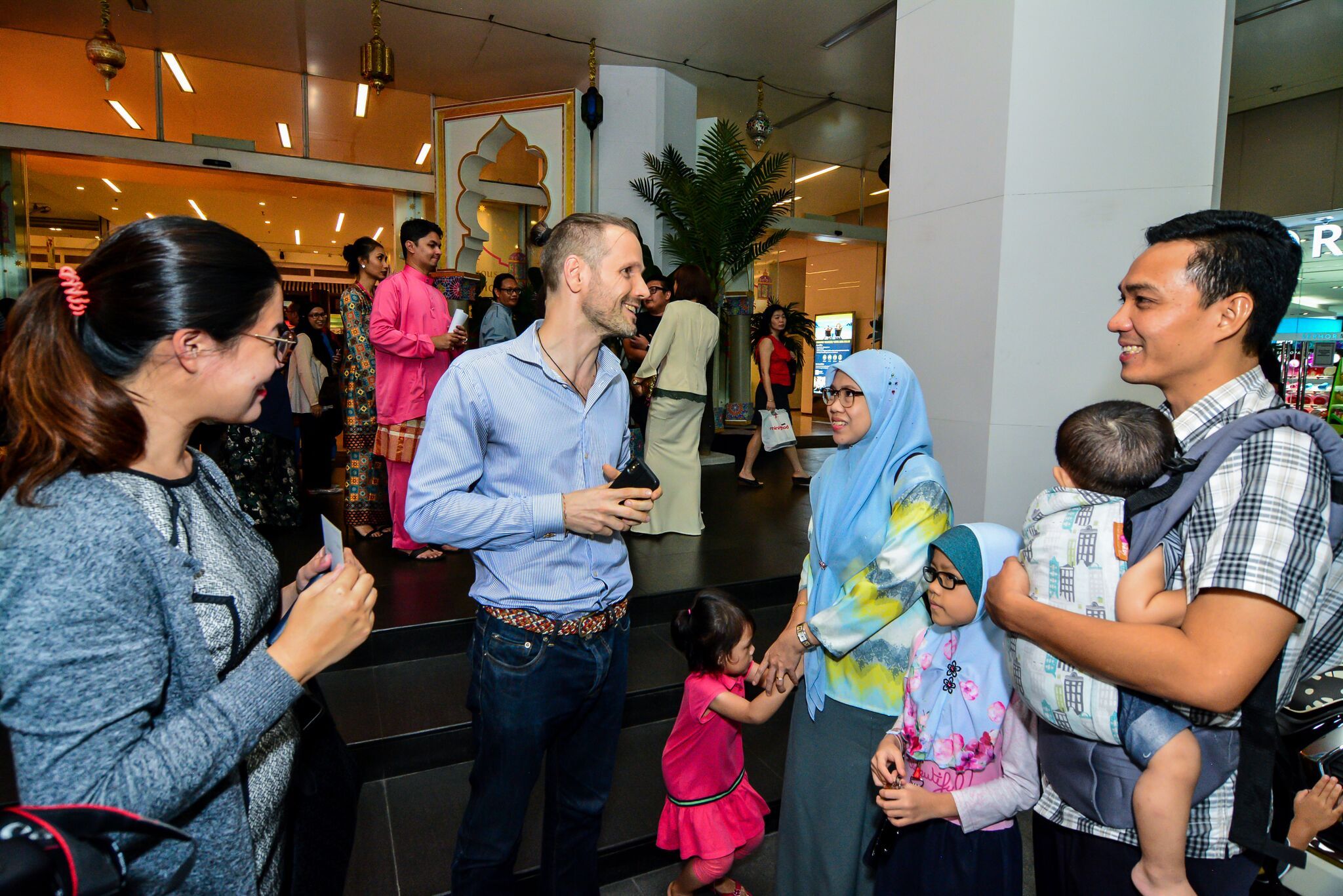 EMEL serah hadiah kereta raya, meriahkan Aidilfitri