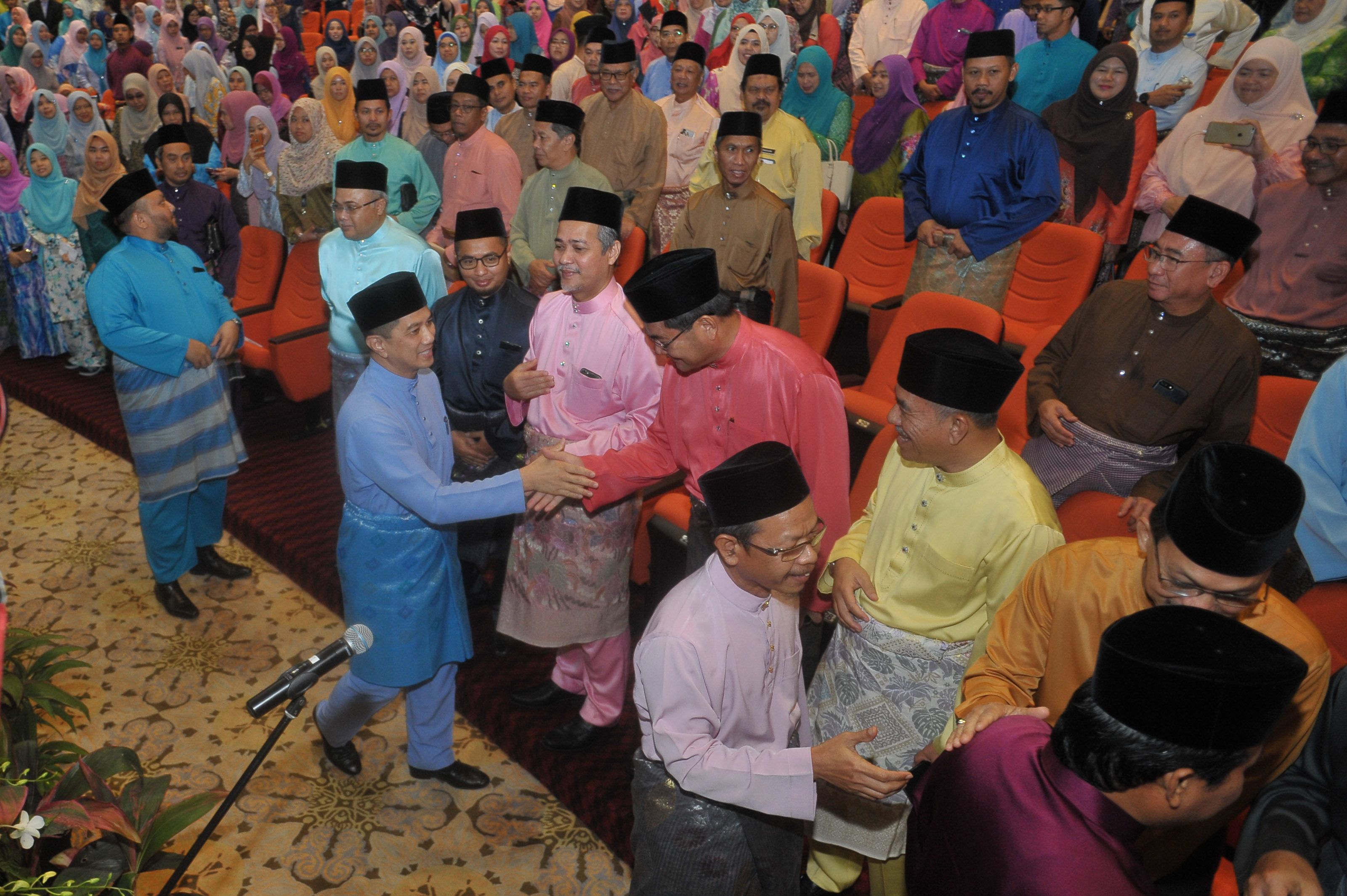 அரசு ஊழியர்களுக்கு 1மாத சம்பளம் - அஸ்மின் தகவல்!!