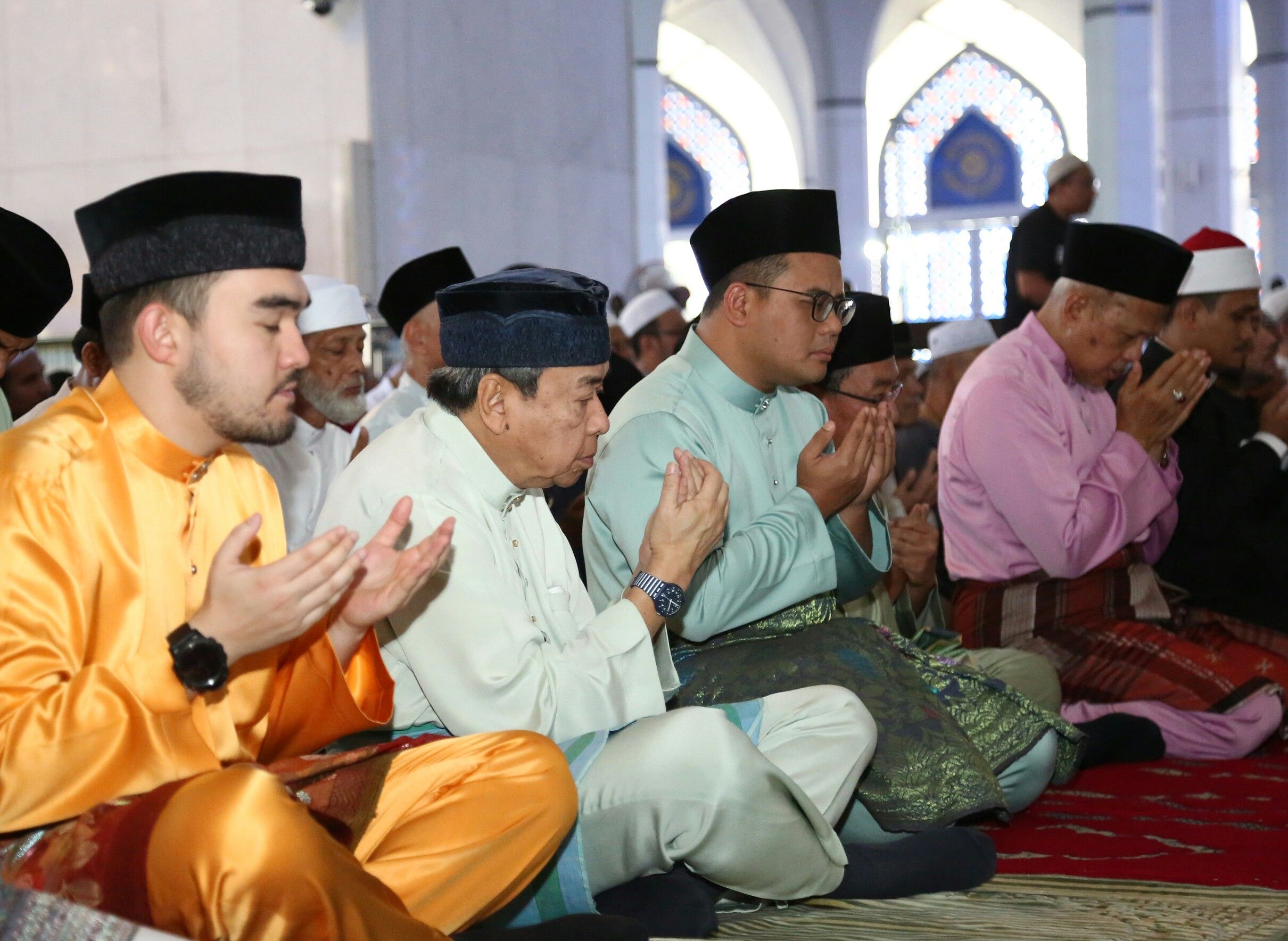 Amirudin iringi Sultan Selangor solat Jumaat