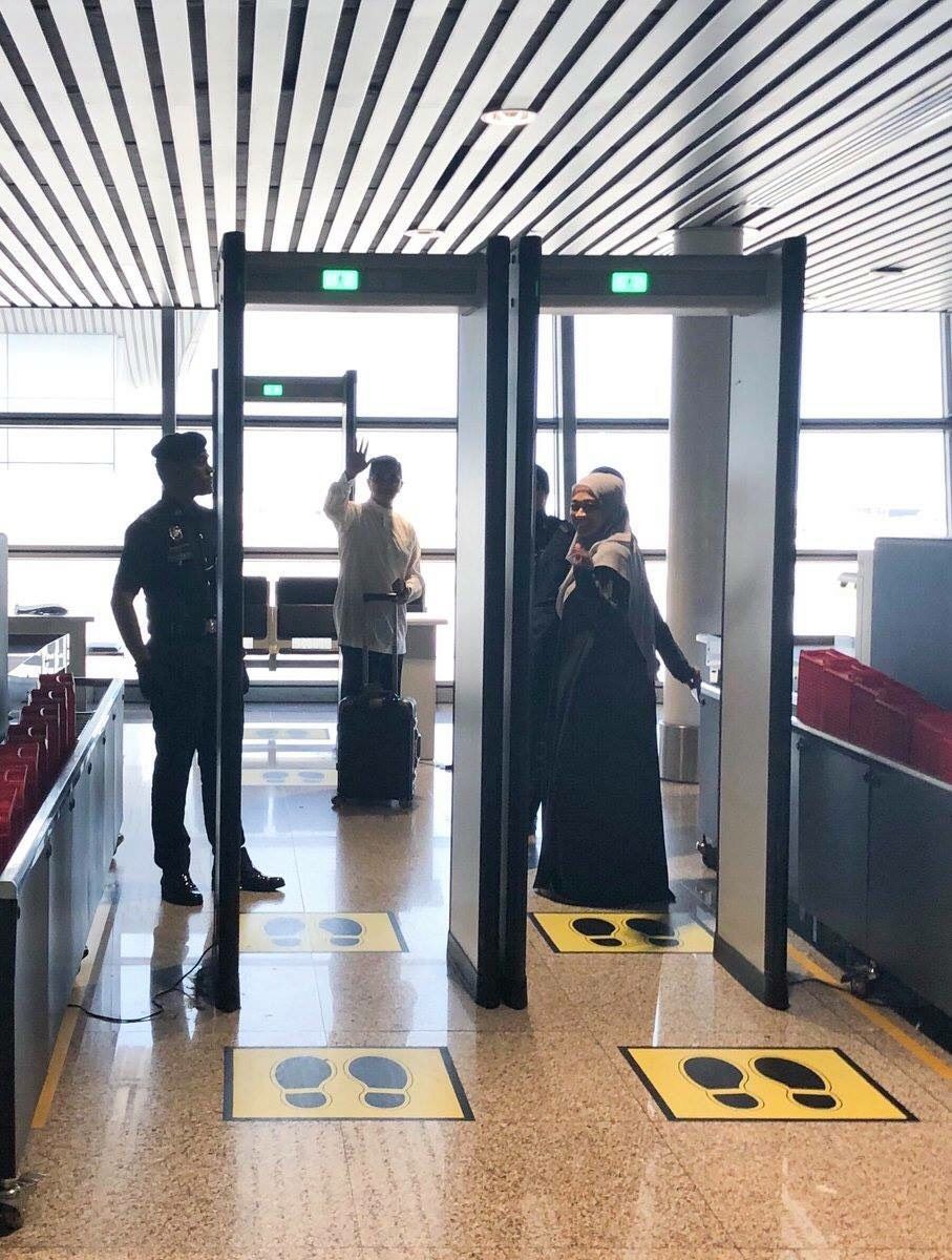 Mohamed Azmin kongsi gambar berangkat ke Mekah