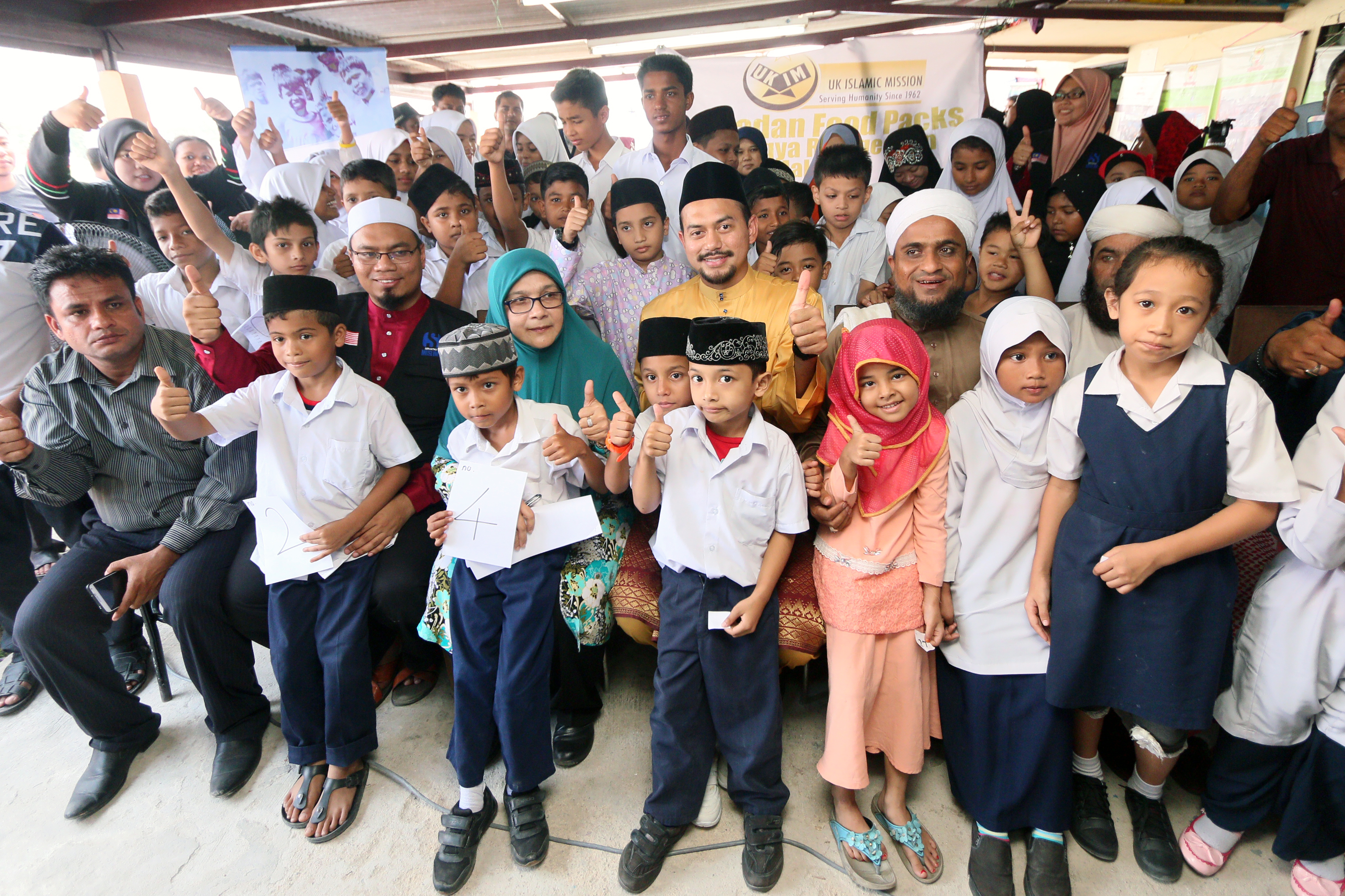Exco santuni etnik Rohingya beri bantuan Aidilfitri