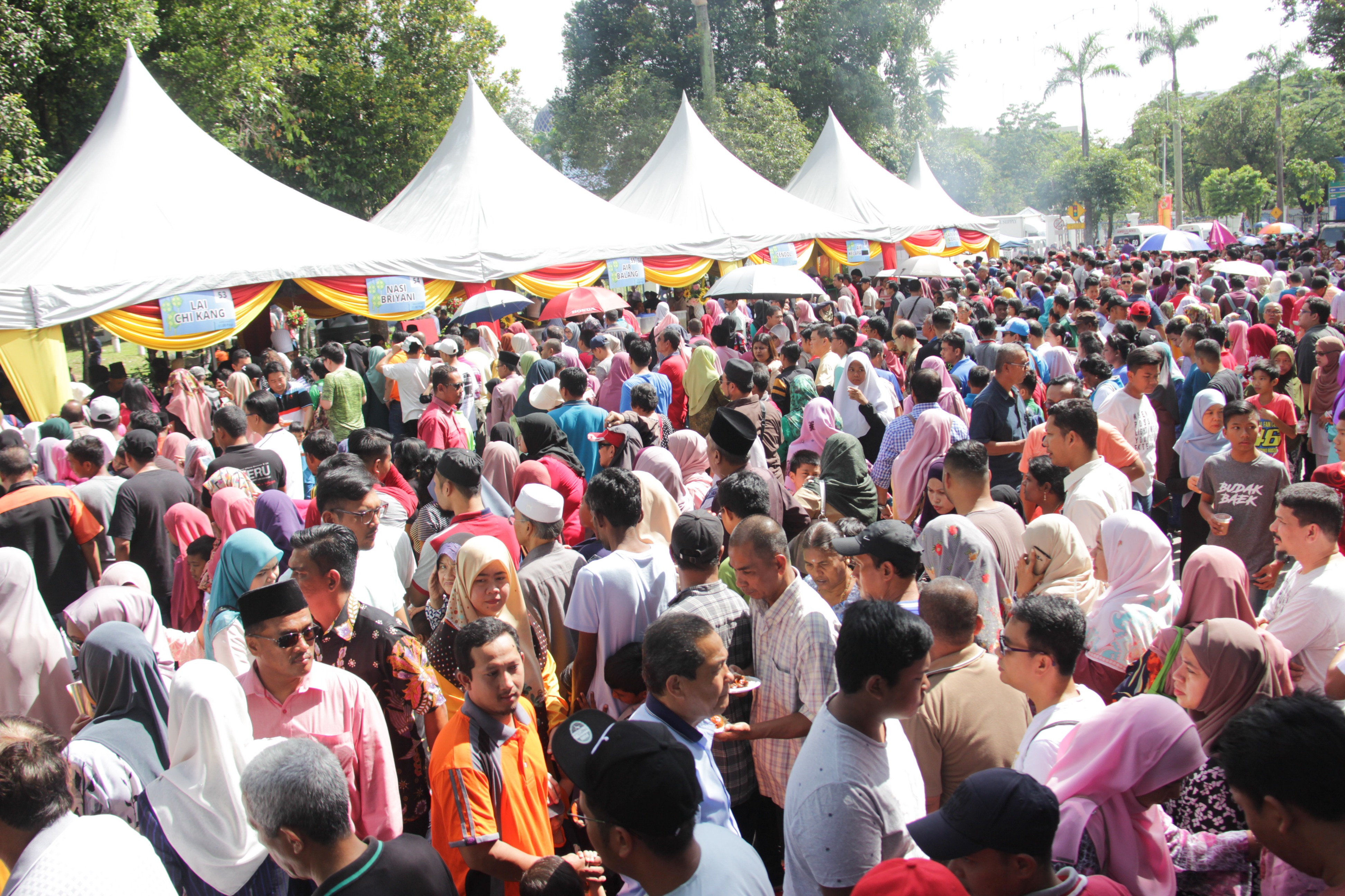 Rumah Terbuka Selangor: Rakyat berduyun meriahkan suasana