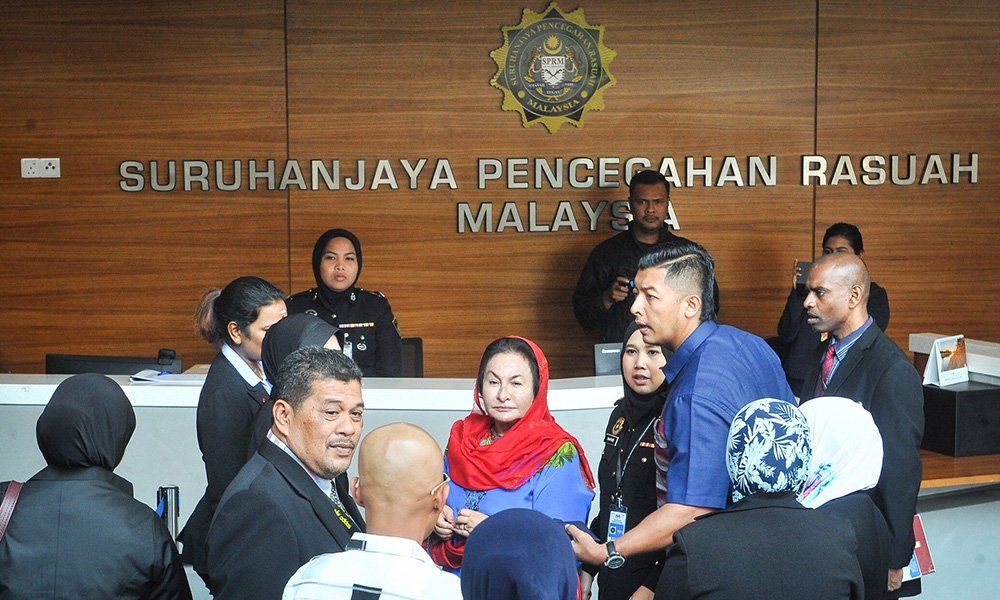 Selepas tiga jam, proses ambil keterangan Rosmah masih berjalan