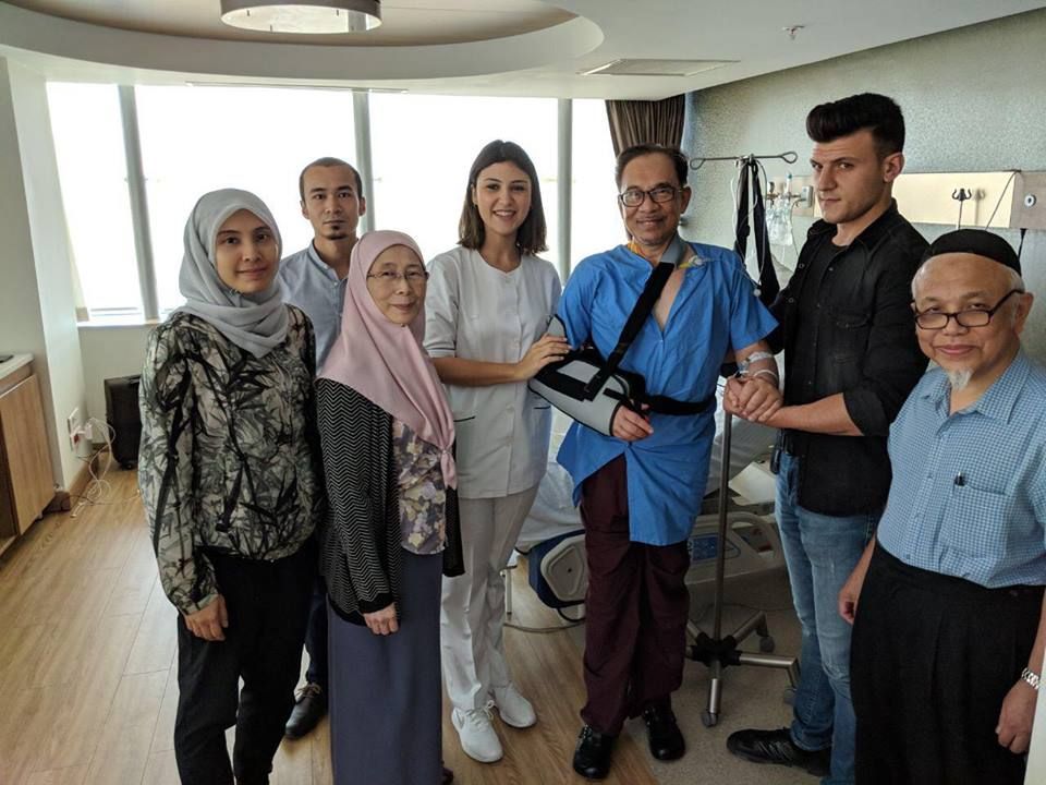 Anwar selamat jalani pembedahan bahu kanan di Turki